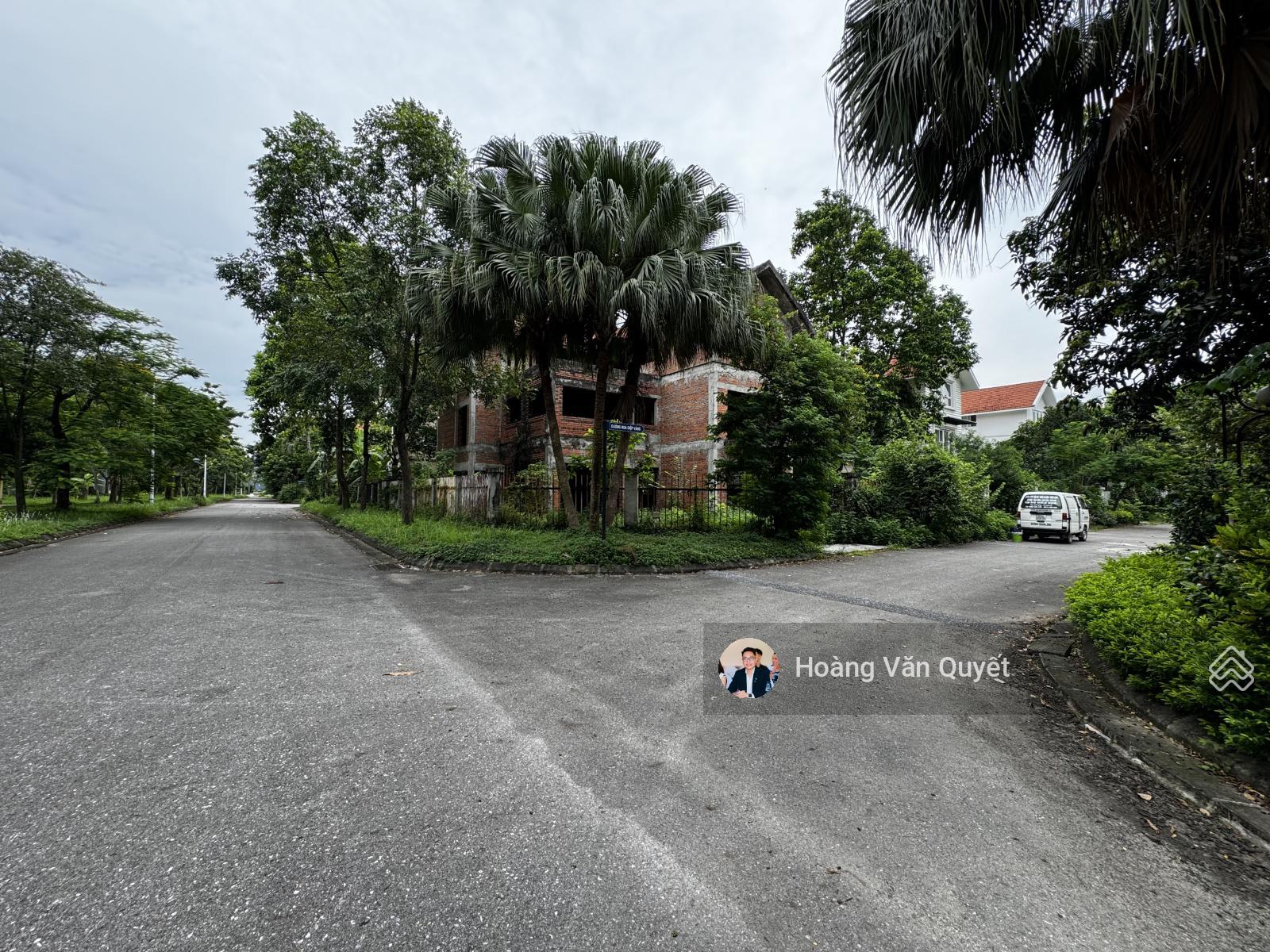 Bán biệt thự góc đẹp 450m2 đường rộng 15,5m Khu biệt thự Long Việt giá 63triệu /m2. LH 0962 202 ***