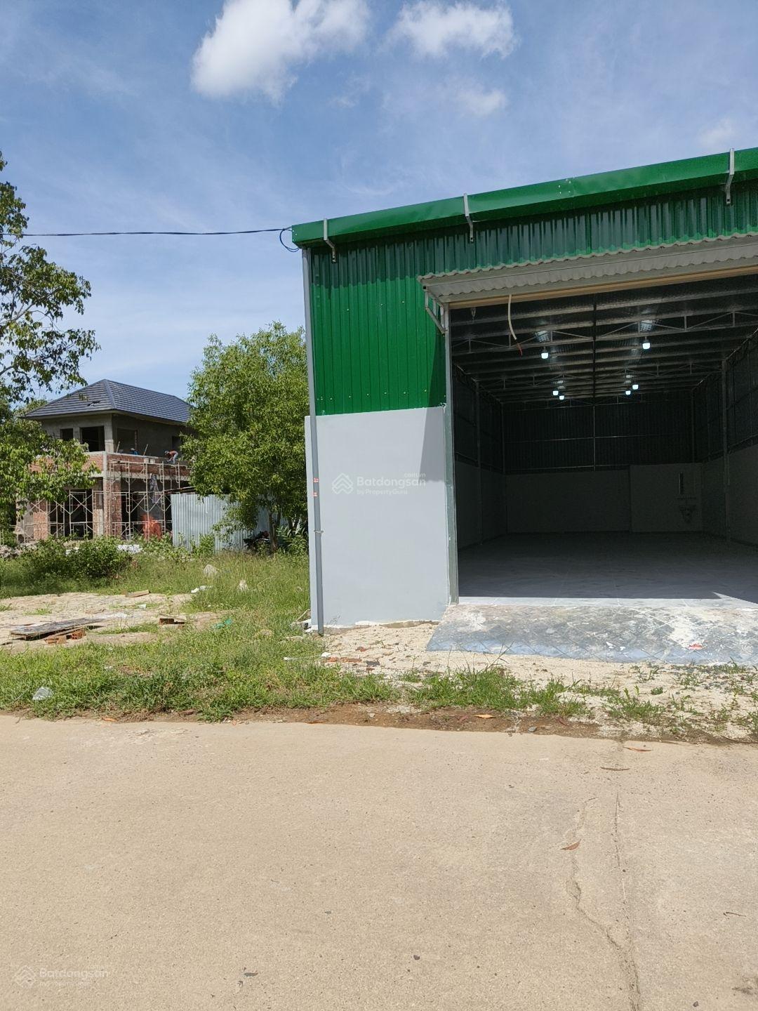 GÓC CHO THUÊ NHÀ KHO 100m2 . Giá 5 triệu. LH: 0333 039 ***