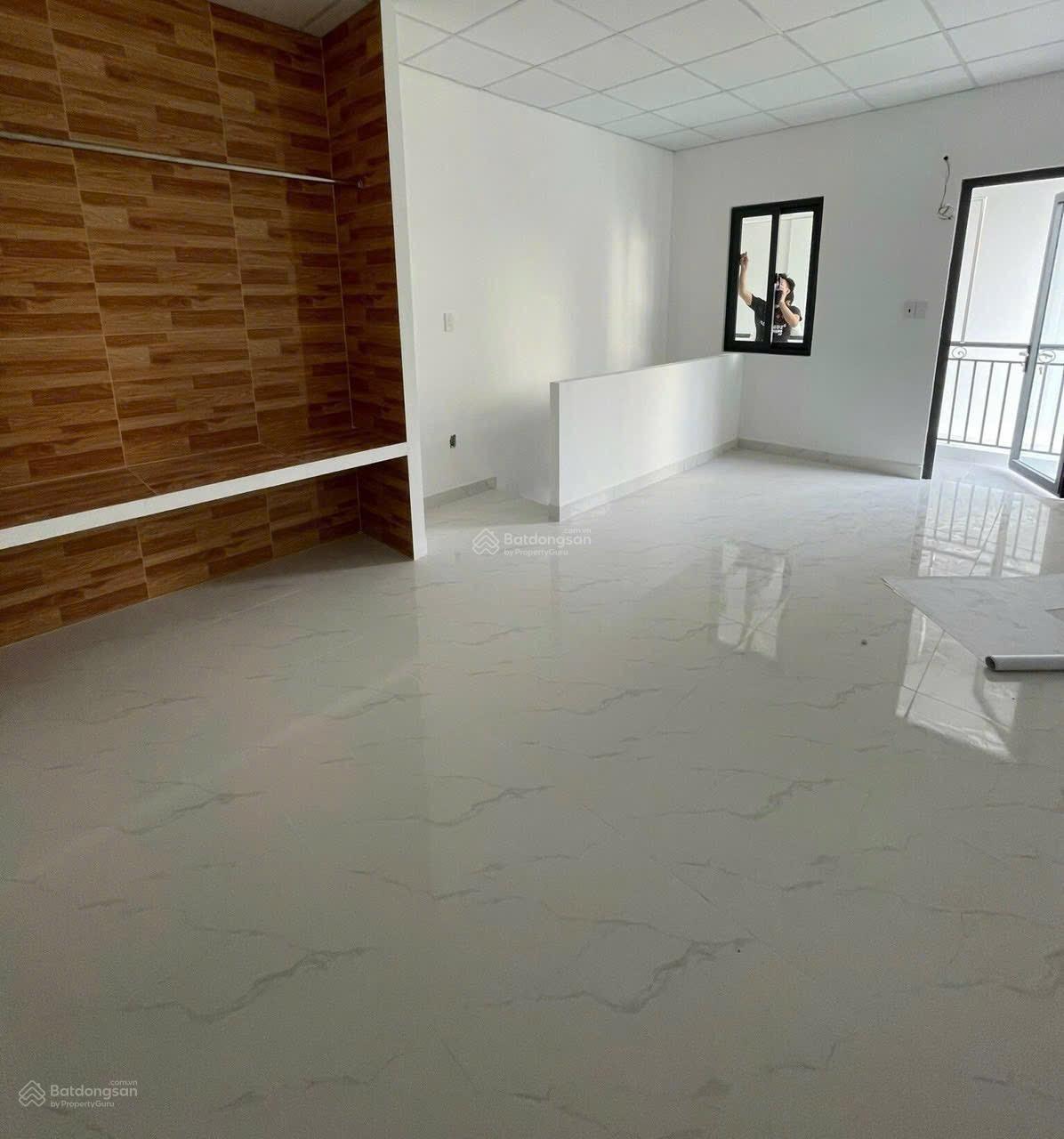 Duplex siêu rộng 1 trệt 1 lầu ban công - dạng nhà nguyên căn - siêu riêng tư - ngay Bùi Đình Tuý Duplex siêu rộng 1 trệt 1 lầu ban công - dạng nhà nguyên căn - siêu riêng tư - ngay Bùi Đình Tuý