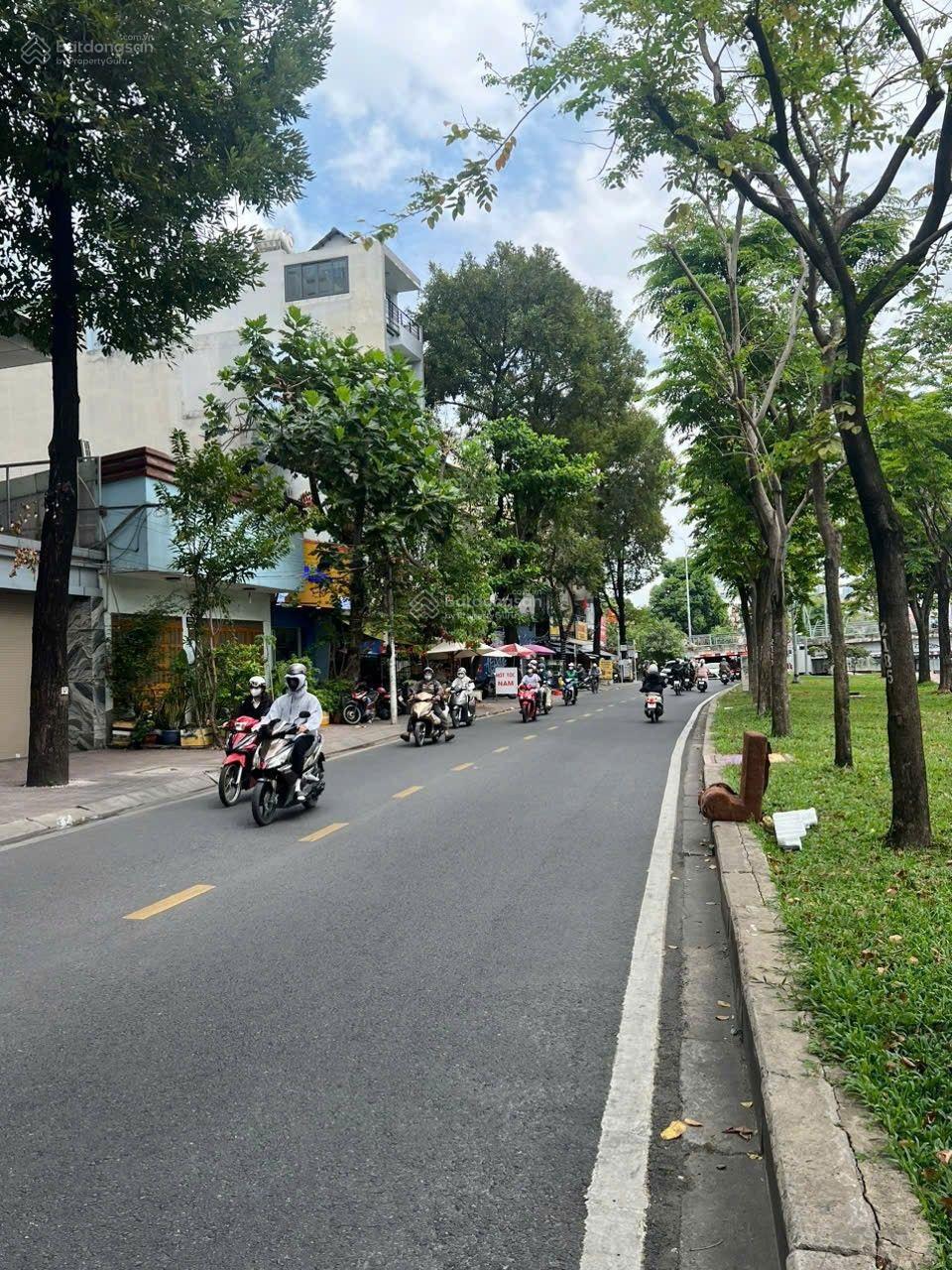 Bán toà nhà Mặt Tiền Trường Sa - 1 Hầm 7 Tầng + HD 125 tr/tháng Giá:45 tỷ