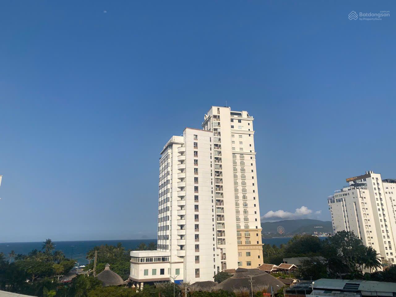 Bán nhà biệt thự - view biển DT 596m2 có thang máy, để lại hết nội thất, cách biển 350m, 52 tỷ