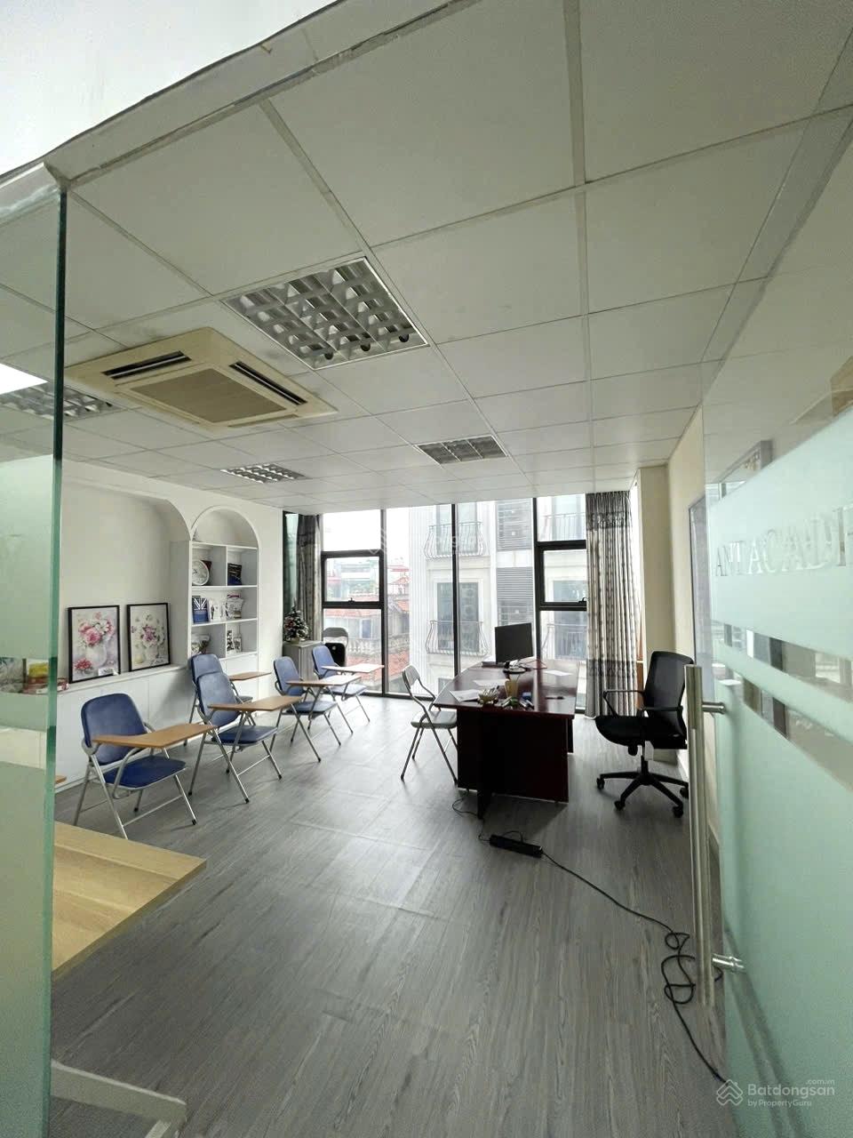 Chỉ hơn 10 triệu có ngay văn phòng ngay NGÃ TƯ SỞ, Thanh Xuân, chia sẵn phòng vách kính.