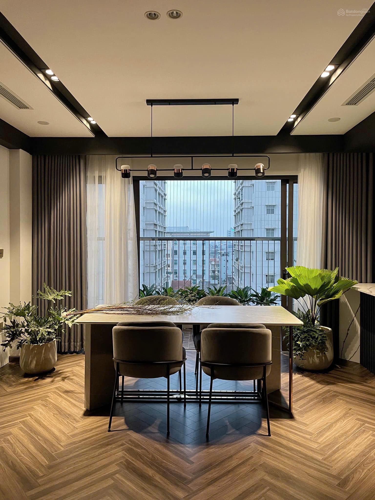 Gia đình cần bán tầng 10 CH Golden Land 275 Nguyễn Trãi 112m2 4PN 2VS view ĐN full đồ, sẵn sổ Gia đình cần bán tầng 10 CH Golden Land 275 Nguyễn Trãi 112m2 4PN 2VS view ĐN full đồ, sẵn sổ