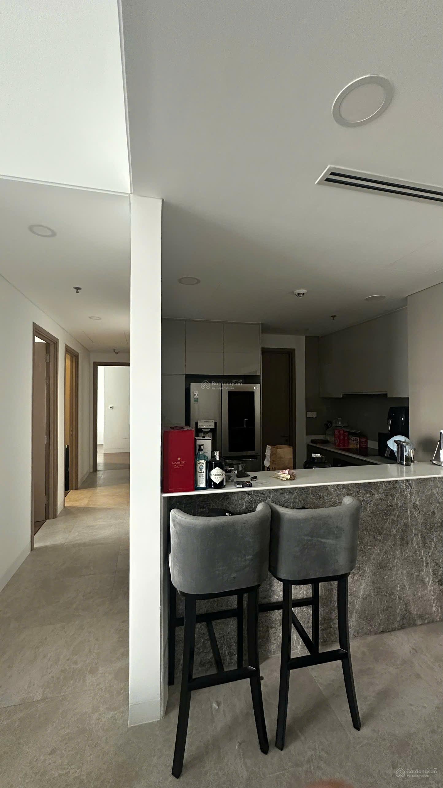 Bán 3 PN view sông, Landmark81, tầng cao, 35 tỷ, có sổ 126m2 đầy đủ nội thất, sẵn hợp đồng thuê Bán 3 PN view sông, Landmark81, tầng cao, 35 tỷ, có sổ 126m2 đầy đủ nội thất, sẵn hợp đồng thuê