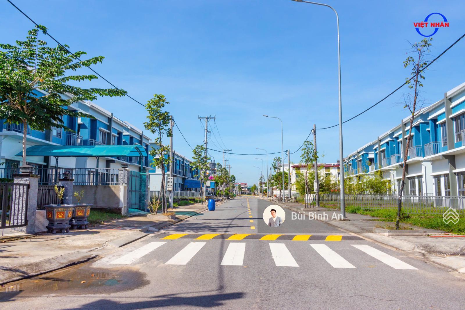 Căn tứ lập 80m2 full thổ cư, 1 trệt 1 lầu tại KĐT Oasis, trục thông đẹp, sổ hồng sẵn, Giá 1,6 tỷ