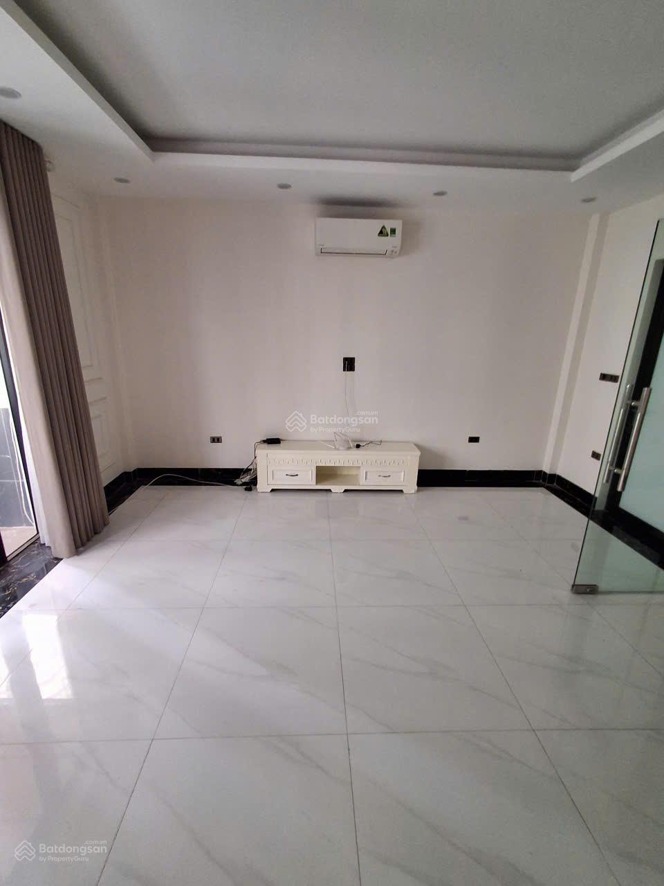 Cho thuê nhà mới xây KĐT roman tố hưu,115m * 5 tầng,thang máy,giá 50 triệu,LH 0968 120 ***