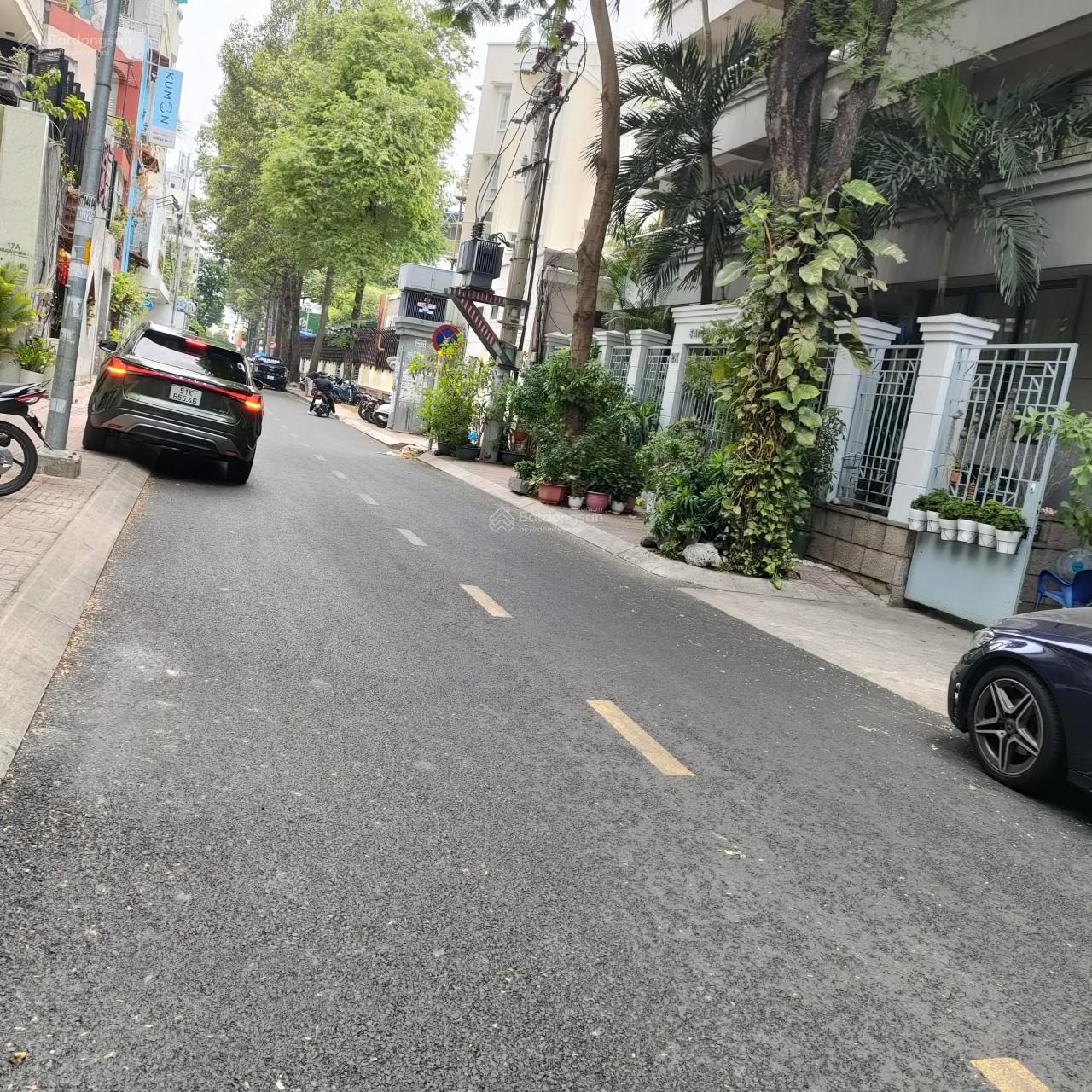 Hẻm vip 2 xe hơi tránh nhau trực Lê Văn Sỹ, P2, Tân Bình. 7,9 x 20m vuông vức nhà mới đẹp 26 tỷ