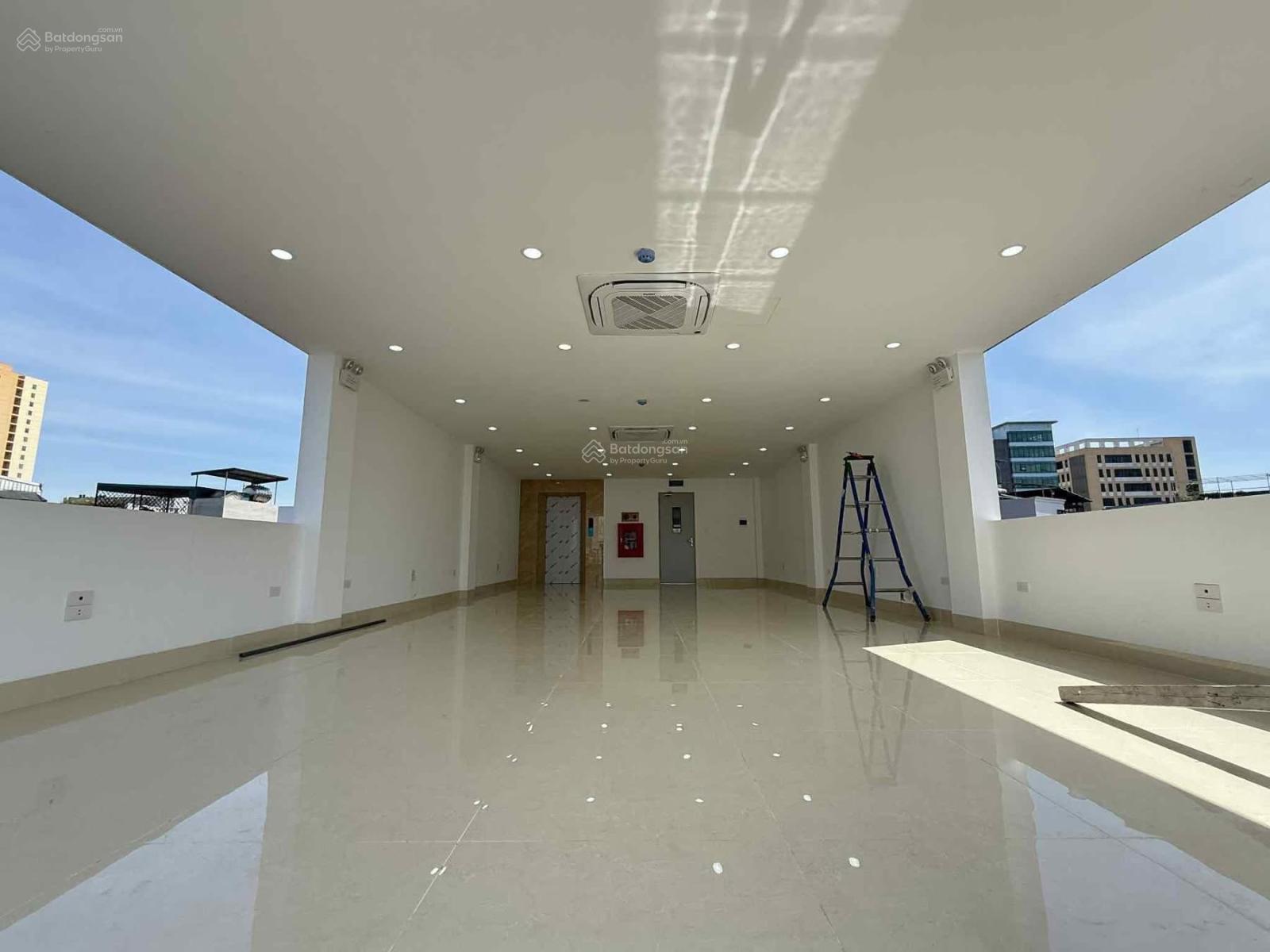 Gấp, chủ cần bán nhà mặt phố Nguyễn Ngọc Nại, kinh doanh, vỉa hè, 105m2 9 tầng thang máy 55.5 tỷ