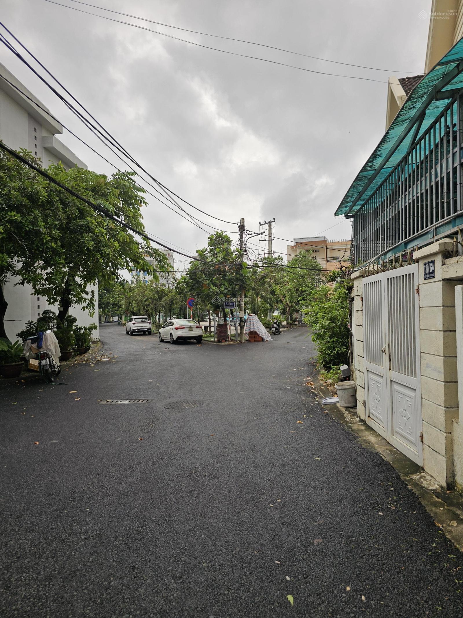 Bán nhà 3 tầng Kiệt ô tô đường Hồ Xuân Hương, đối diện công viên, cách biển 500m