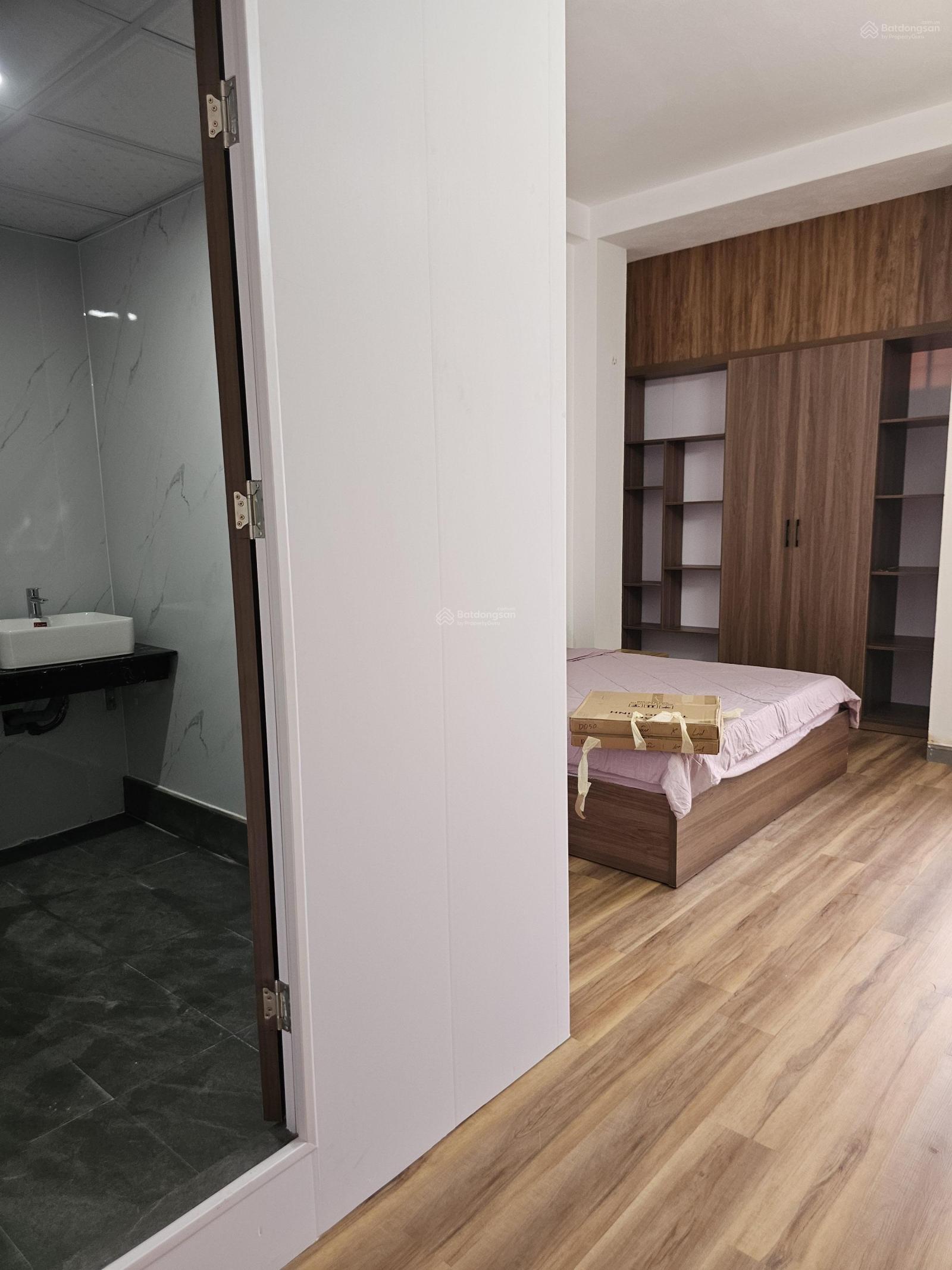 Bán nhà 3 tầng Kiệt ô tô đường Hồ Xuân Hương, đối diện công viên, cách biển 500m