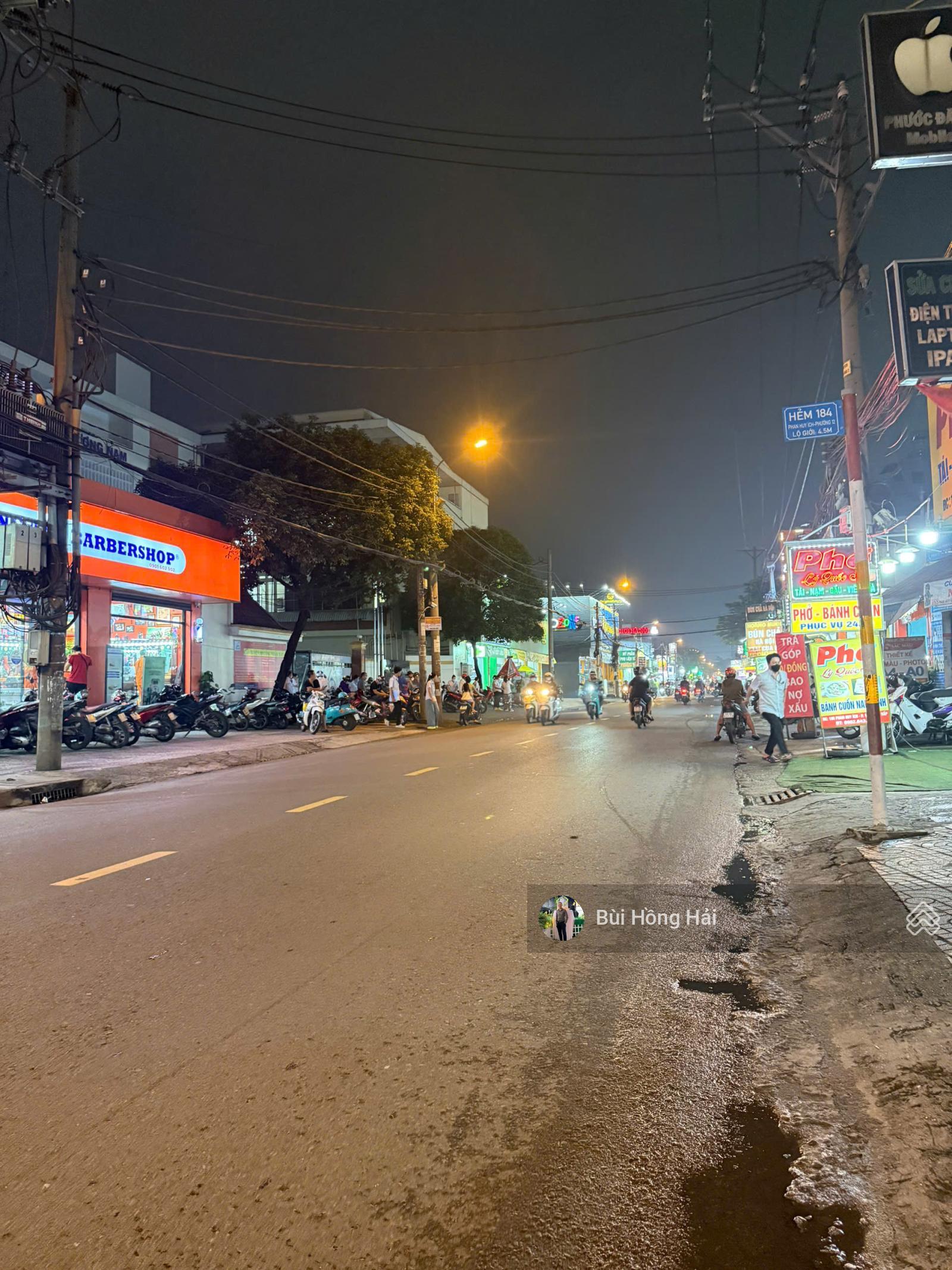 Tòa nhà 6 tầng, thang máy 450kg - Căn góc cực đẹp mặt tiền Phan Huy Ích gần Emart