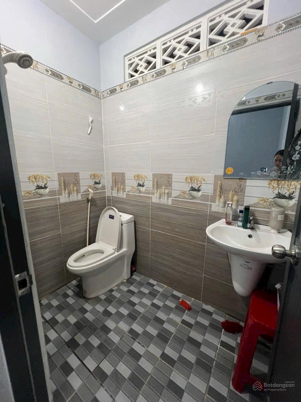 Nhà lầu đường 38, Hiệp Bình Chánh gần chợ Hiệp Bình sổ hồng khu dân cư cách Gigamall 5p xe máy