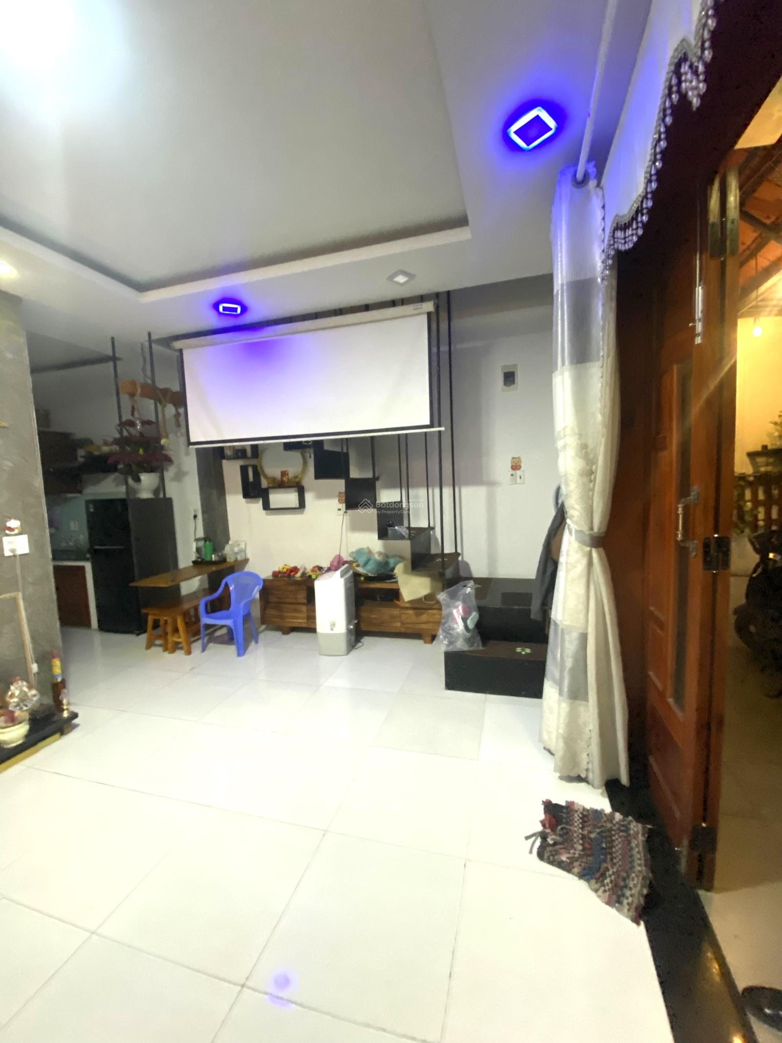 Chủ bán nhà 2 tầng Nguyễn Phan Vinh ngang 5m5 vuông vắn cách biển 200m