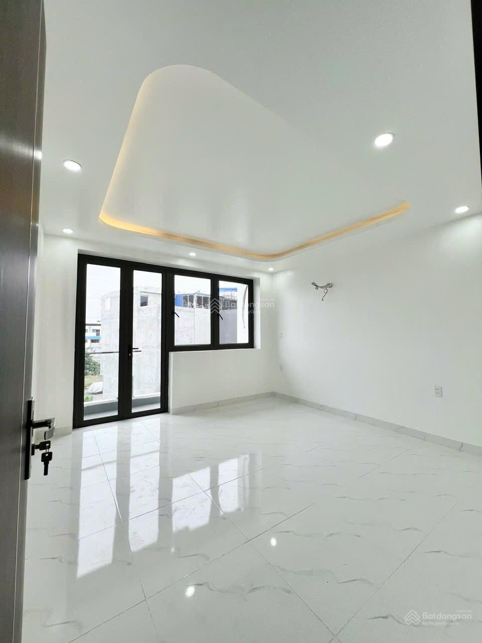 Chỉ hơn 4 tỷ sở hữu nhà 4 tầng DT 50m2 đường 10m tại Him Lam Hùng Vương Hồng Bàng. LH 0977 942 ***