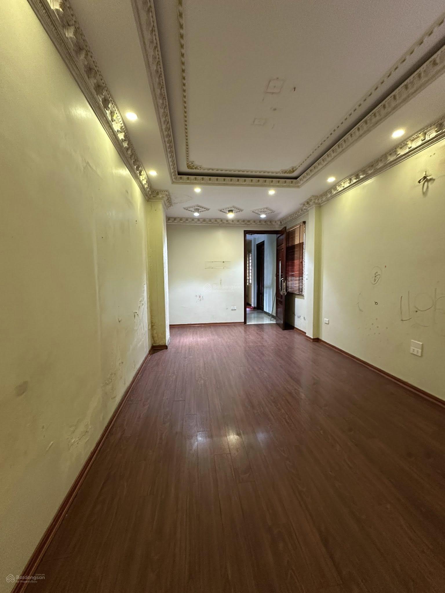 Cần bán gấp nhà mặt phố Giáp Bát,lô góc,ngõ ô tô thông, kinh doanh đỉnh cao