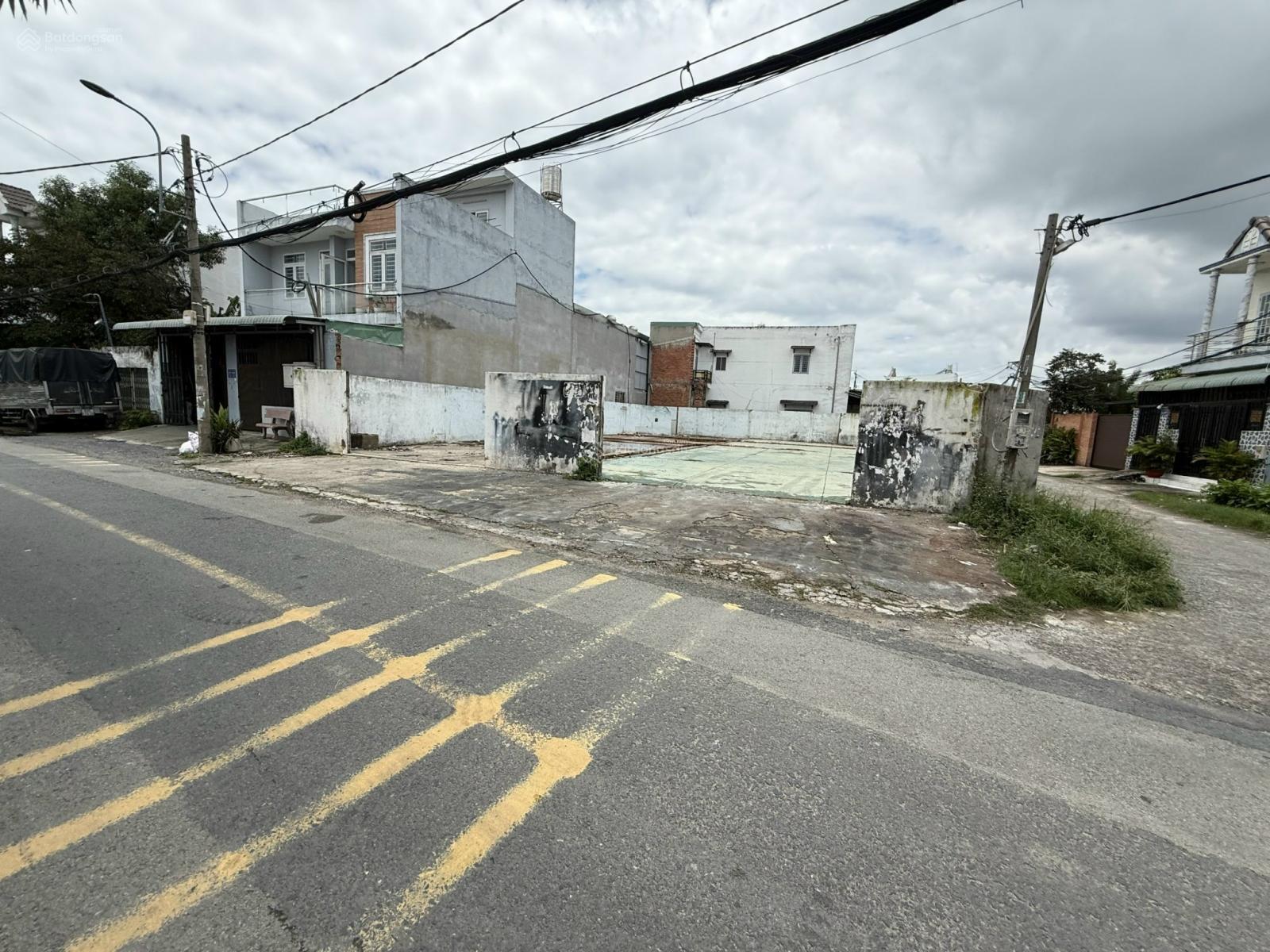 Lô góc 2MT Trung Đông 7, xã Thới Tam Thôn, Huyện Hóc Môn, TPHCM, giá 5,5 tỷ Lô góc 2MT Trung Đông 7, xã Thới Tam Thôn, Huyện Hóc Môn, TPHCM, giá 5,5 tỷ