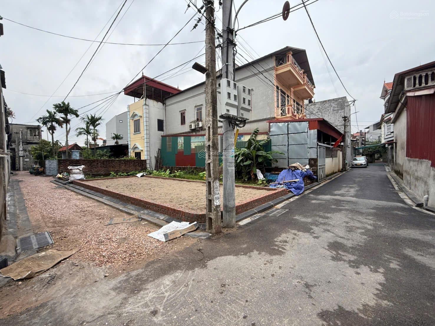 Bán mảnh đất 2 mặt thoáng. Vị trí gần chợ thôn Xuân Canh, Xuân Canh, Đông Anh, HN. DT: 50m2