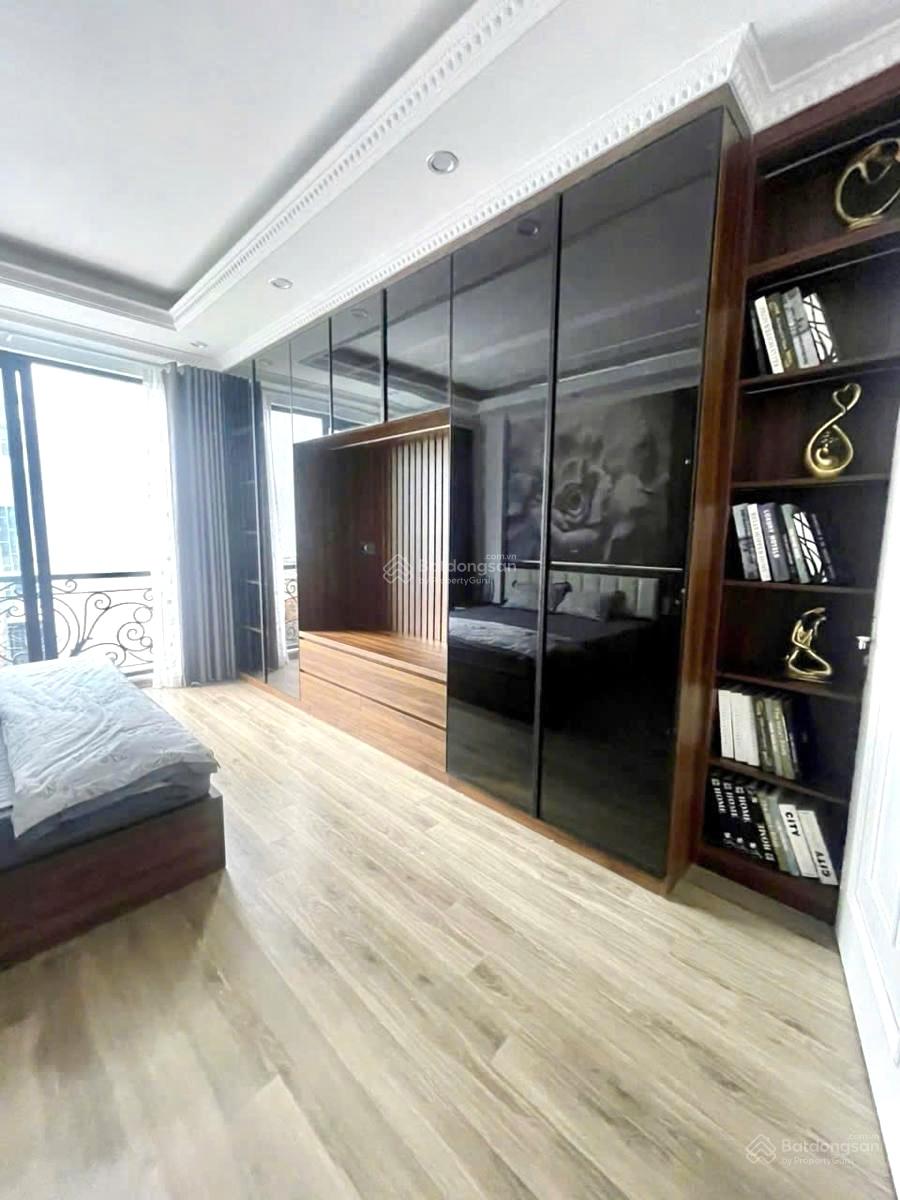 Bán nhà dân xây gần phố Nguyễn Khang, Yên Hoà, giá rẻ dt 39m2x5T, 2 thoáng, có nội thất. Giá 7.5 tỷ