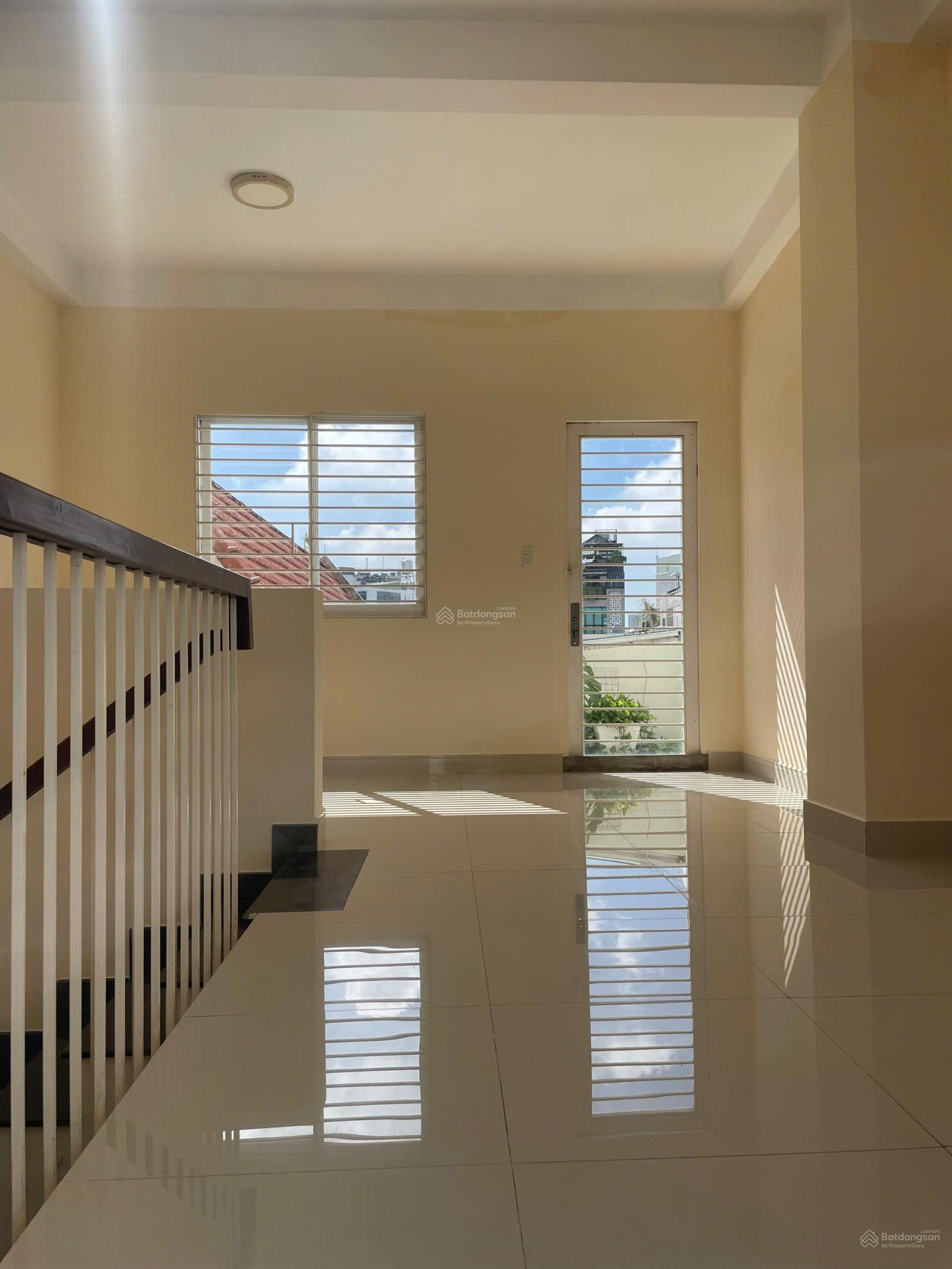 Bán nhà 4 tầng 4PN 5VS giá 9,5 tỷ toạ lạc 33/1E Nguyễn Đình Chính - Phú Nhuận