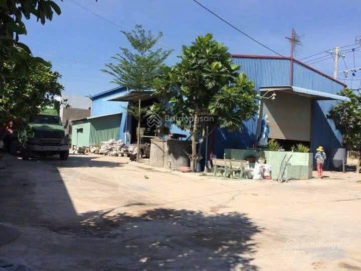 Bán xưởng 2228m2 ( đất SKC)mặt tiền đường 824 giá 30 tỷ TL,