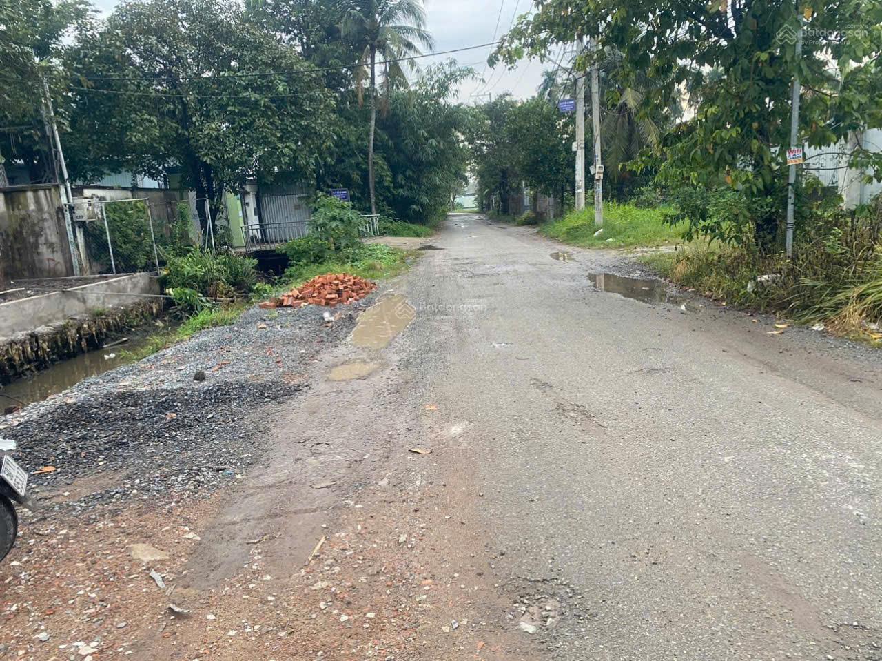 Bán đất MT Nhị Bình 4, Hóc Môn; DT 24mx67m sẵn 300m2 TC, giá bán 20 tỷ có bớt lộc; LH 0976 391 ***