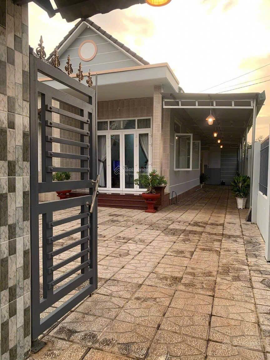 Khách sạn mặt tiền khu Sông Thao, thu nhập 20tr/1th, 3,5 tỷ Khách sạn mặt tiền khu Sông Thao, thu nhập 20tr/1th, 3,5 tỷ