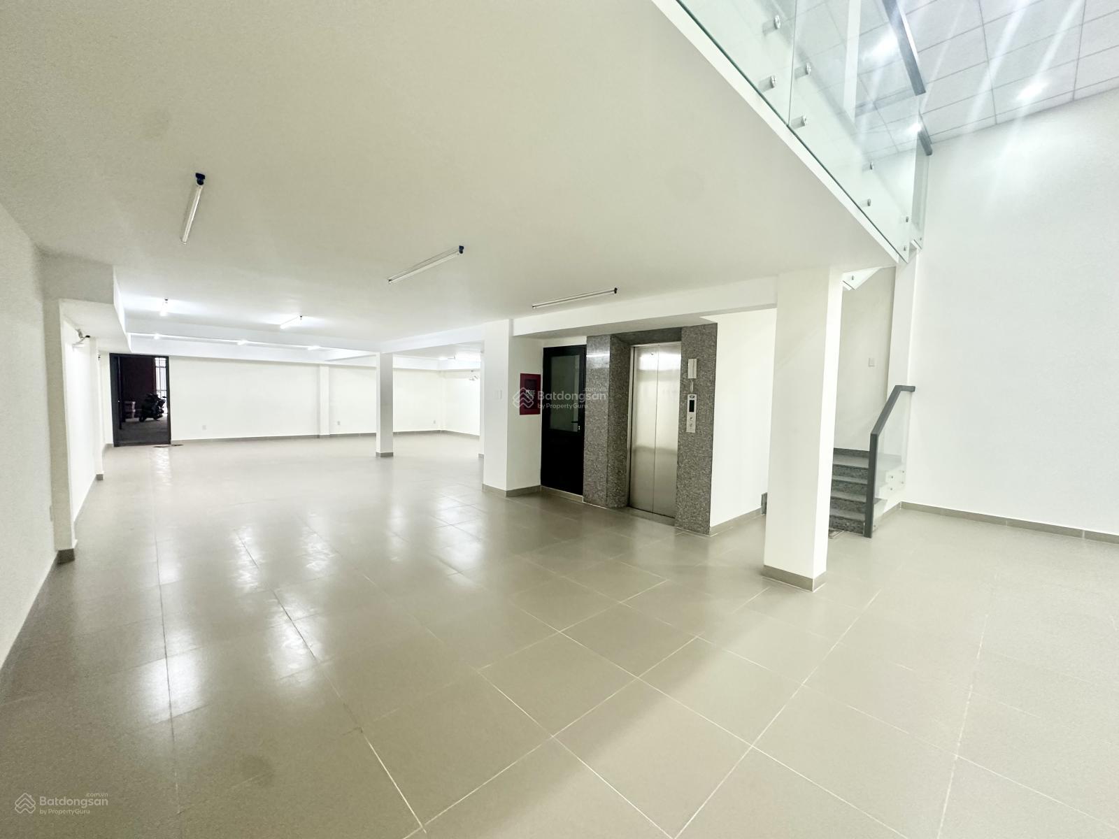 Cho thuê Toà nhà Thang máy mới 100% , 1 trệt 5 tầng 2 mặt tiền Trước sau Trung tâm Go Đồng Nai