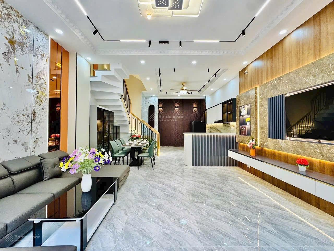 Nhà 3 tầng HXH 1 xẹt Tô Ngọc Vân, DT 100m2, SHR nhỉnh 8 tỷ. Nhà 3 tầng HXH 1 xẹt Tô Ngọc Vân, DT 100m2, SHR nhỉnh 8 tỷ.