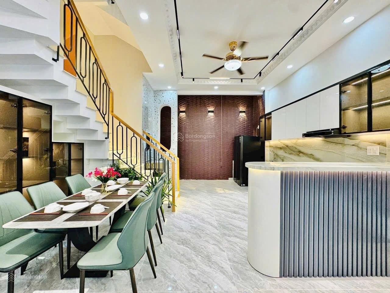 Nhà 3 tầng HXH 1 xẹt Tô Ngọc Vân, DT 100m2, SHR nhỉnh 8 tỷ. Nhà 3 tầng HXH 1 xẹt Tô Ngọc Vân, DT 100m2, SHR nhỉnh 8 tỷ.