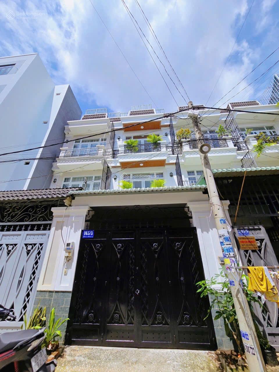 Nhà 3 lầu hẻm 8m full nội thất ngay uỷ ban phường - Gần ngã tư Ga. DT. 4m x 16m. Giá tốt