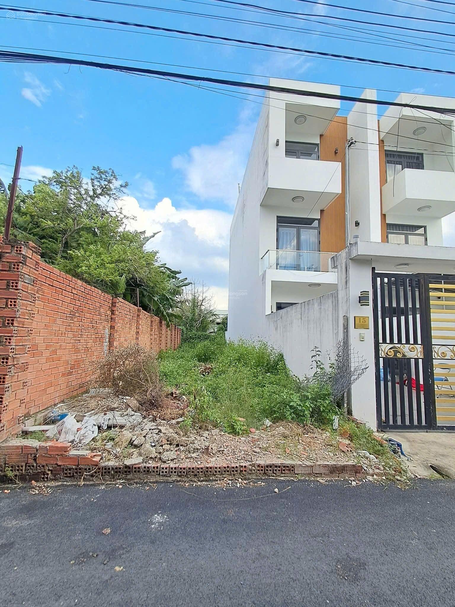 Chính chủ bán nhà 1 trệt 2 lầu Phú Mỹ, 5 phòng ngủ sân ôtô 7 chỗ đã hoàn công gần Phạm Ngọc Thạch