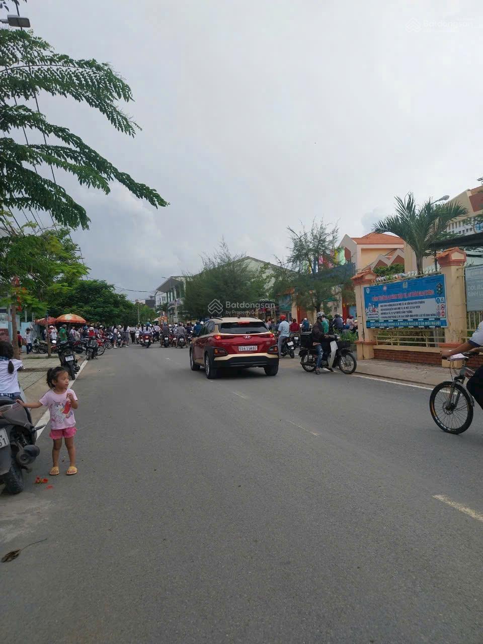 HAILONGREAL: Đất bán, DT:5x24m, 120m2, giá: 35tr/m2, đường Lê Văn Lương rẽ vào Lê Thị Tám, khu 28Ha