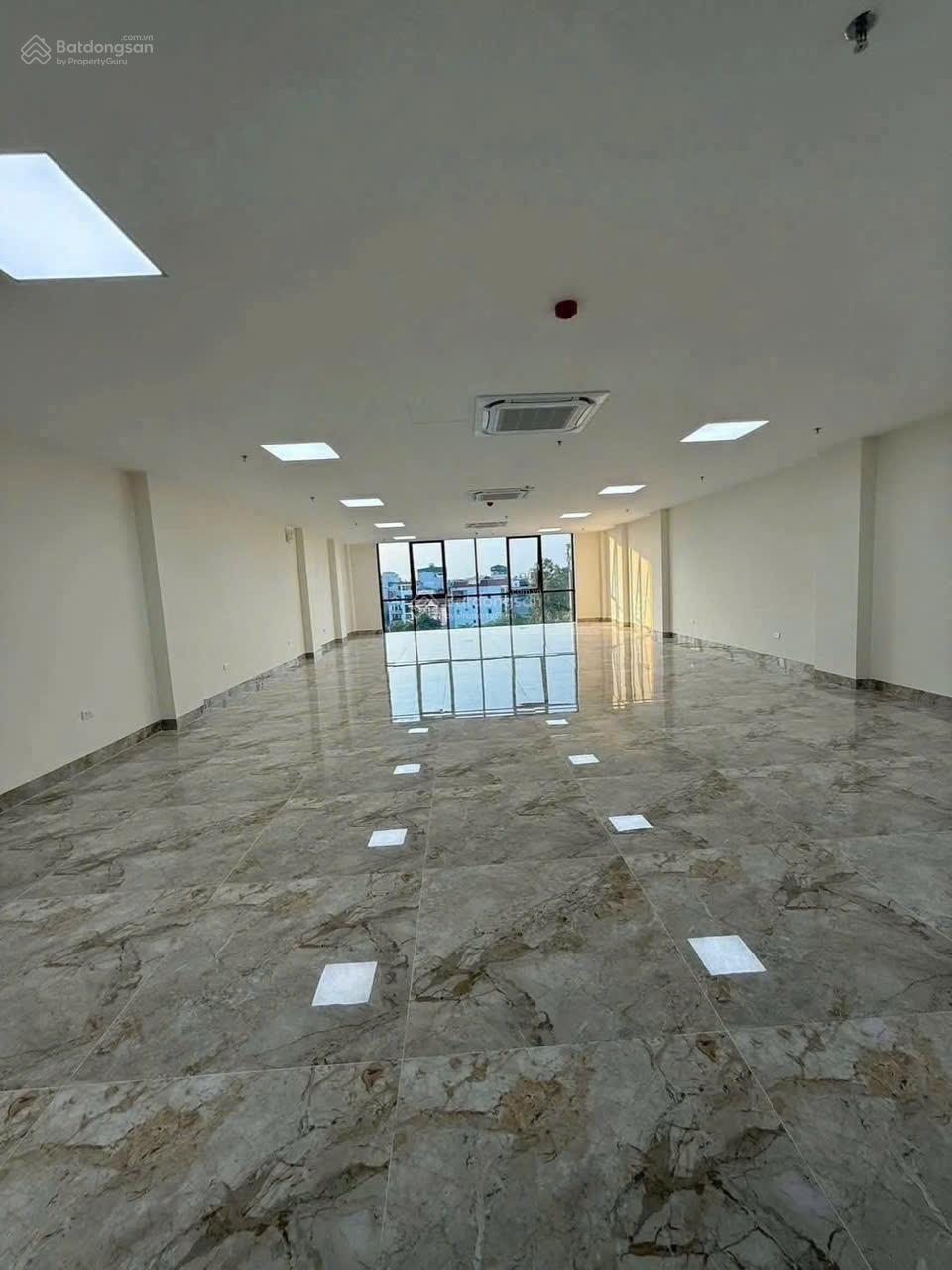 Mời thuê nhà mặt phố Trần Duy Hưng,Trung hòa 100m2, 7 tầng thang máy vị trí siêu đẹp giá 90tr/th