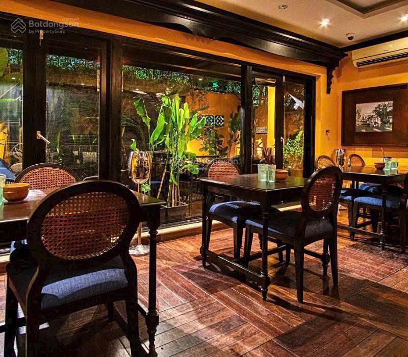 Cho thuê nhà mặt phố tại Hàng Bông, Diện tích 200m², cực đông khách du lịch, Phù hợp mọi mô hình