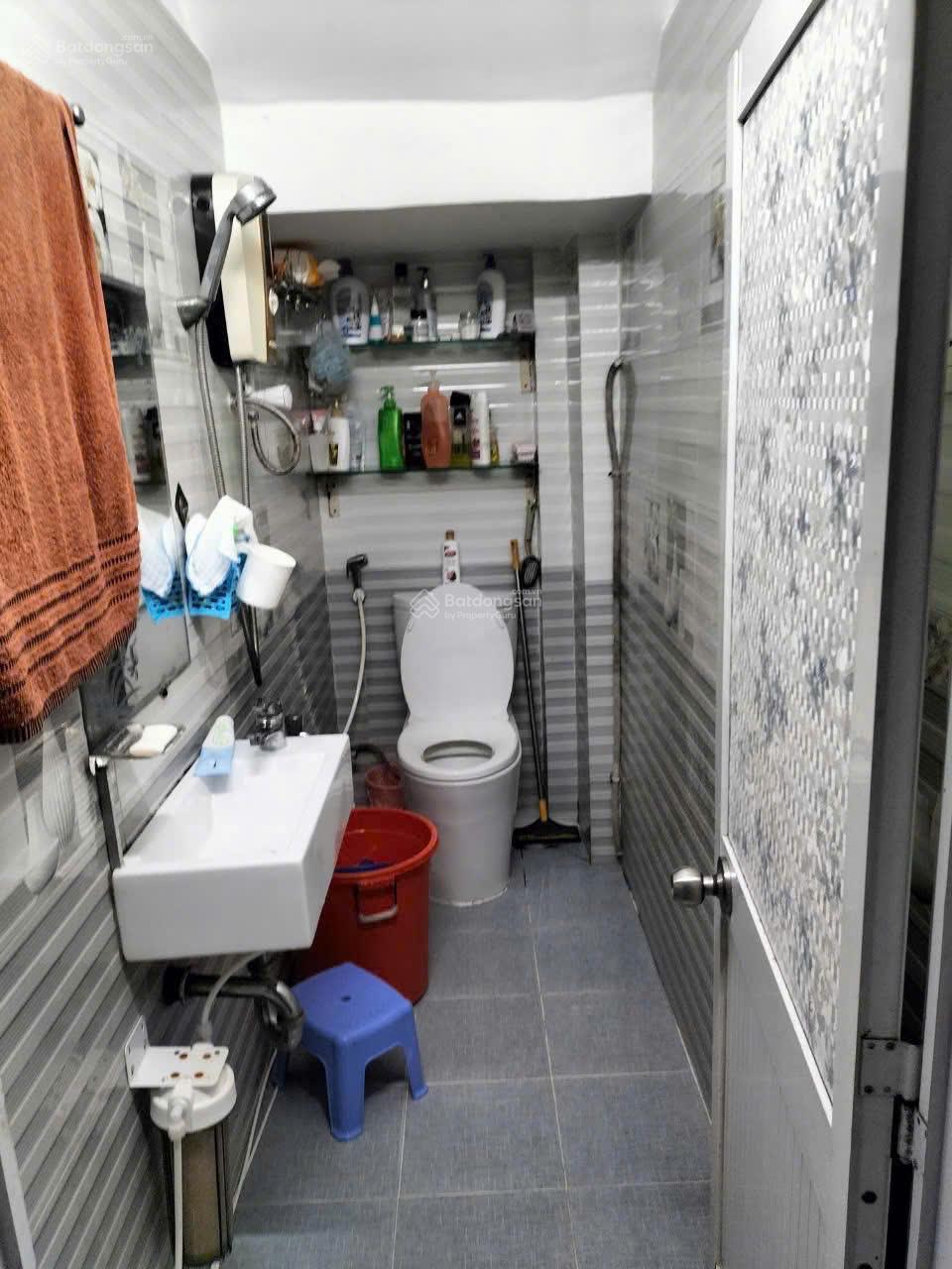 Bán nhà 4 tầng, ngang 4.2m Bông Sao P5 - Q8