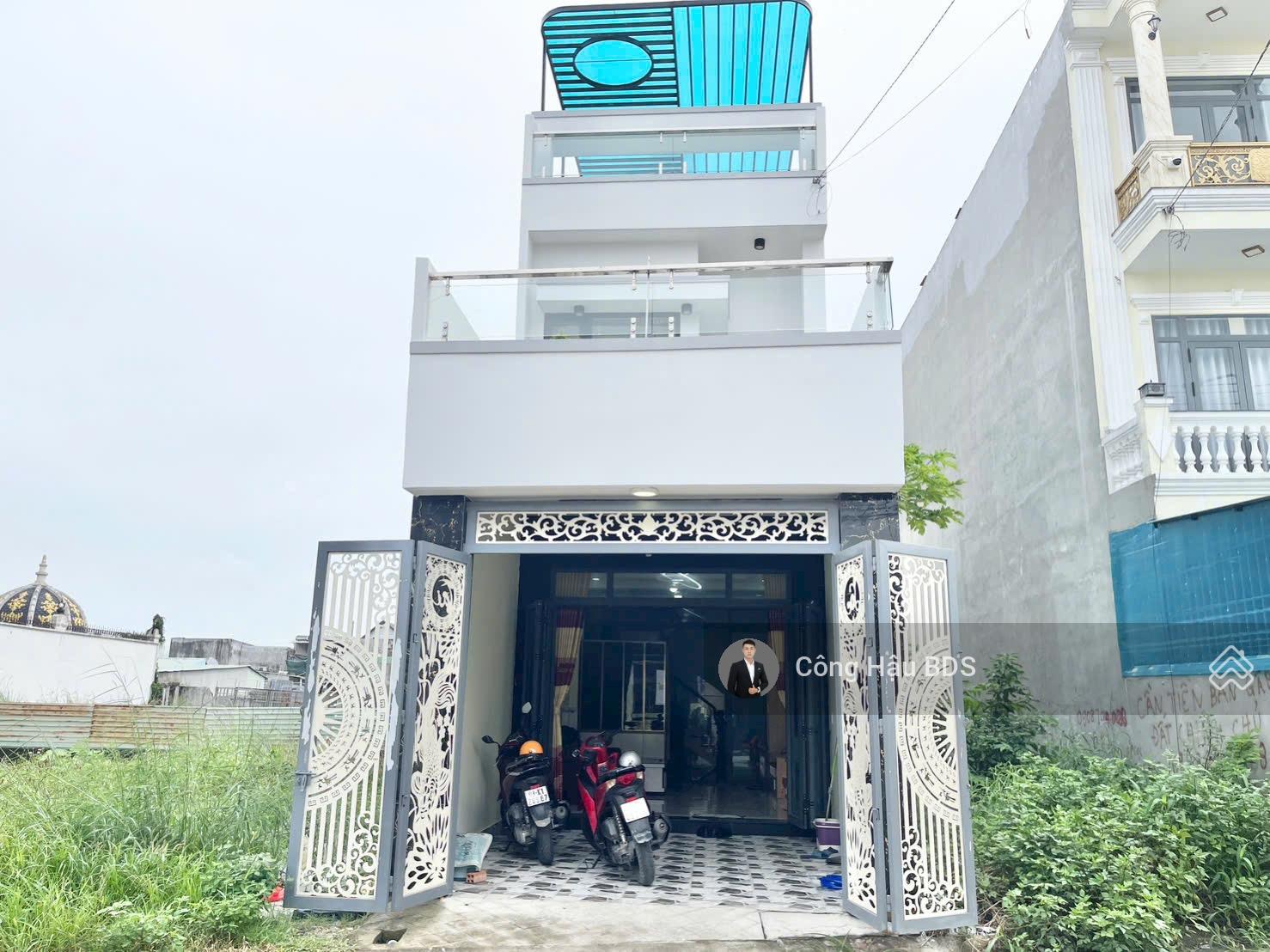 Nhà 3 Tầng MT Bùi Thị Cội. Dĩ An. Gồm 3PN- 3WC. Sân Xe Hơi. Sổ Hoàn Công. DT: 82M2. Giá: 5.5 Tỷ Tl