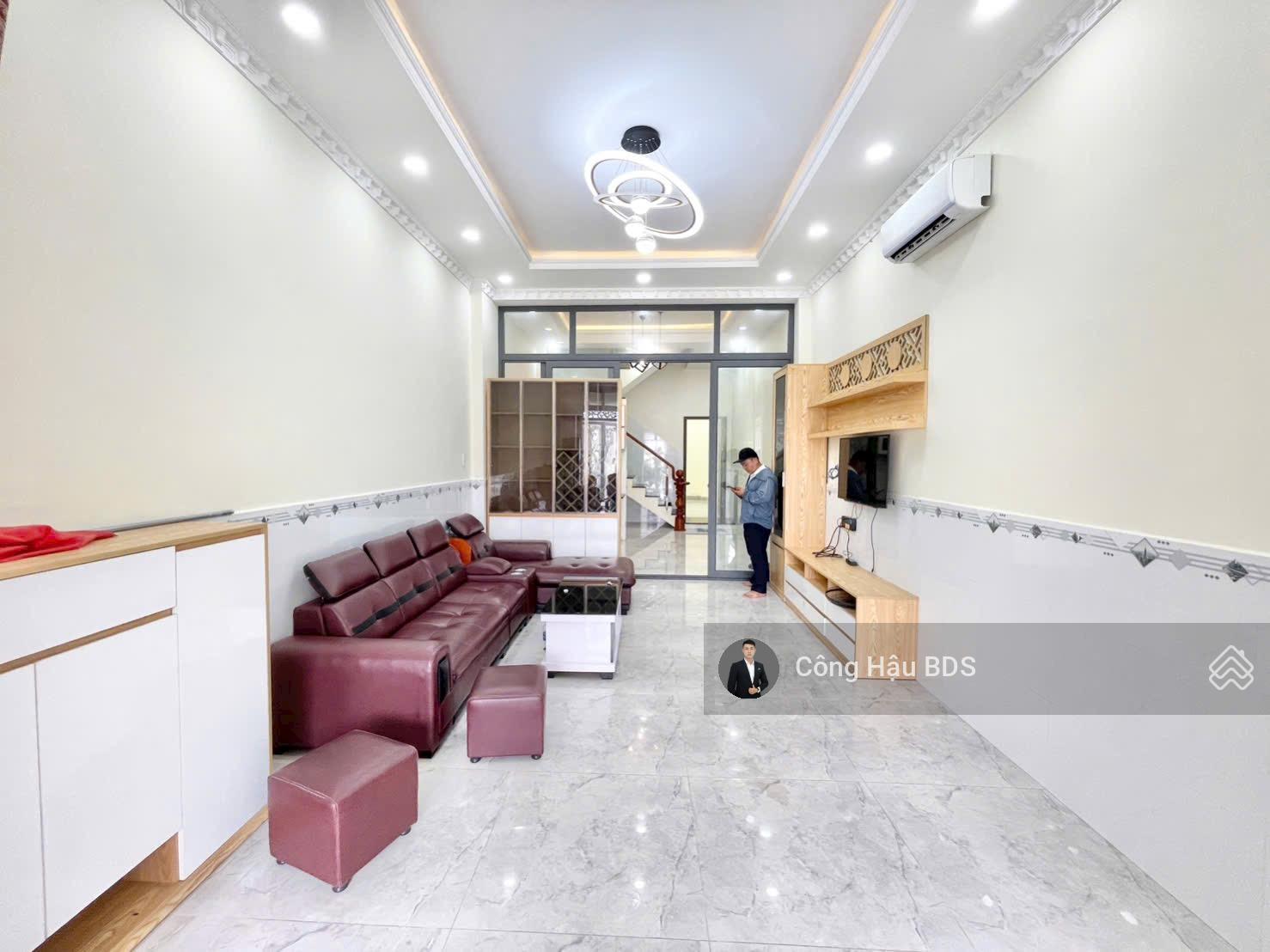 Nhà 3 Tầng MT Bùi Thị Cội. Dĩ An. Gồm 3PN- 3WC. Sân Xe Hơi. Sổ Hoàn Công. DT: 82M2. Giá: 5.5 Tỷ Tl