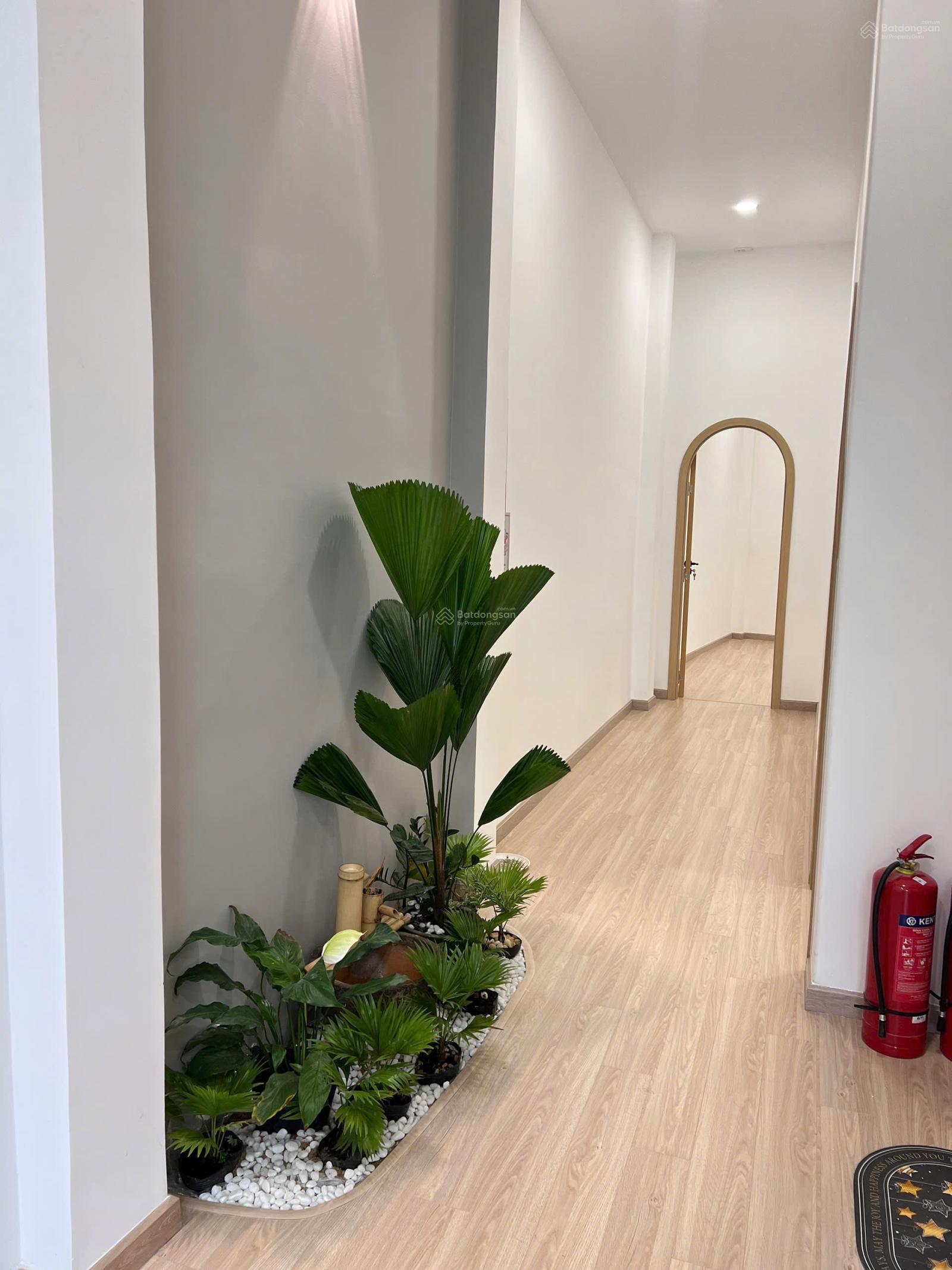 Bán nhà Nha Trang gần biển, đường thông oto 8m, sổ hồng hoàn công. Homestay 6PN có thang máy 9,4tỷ