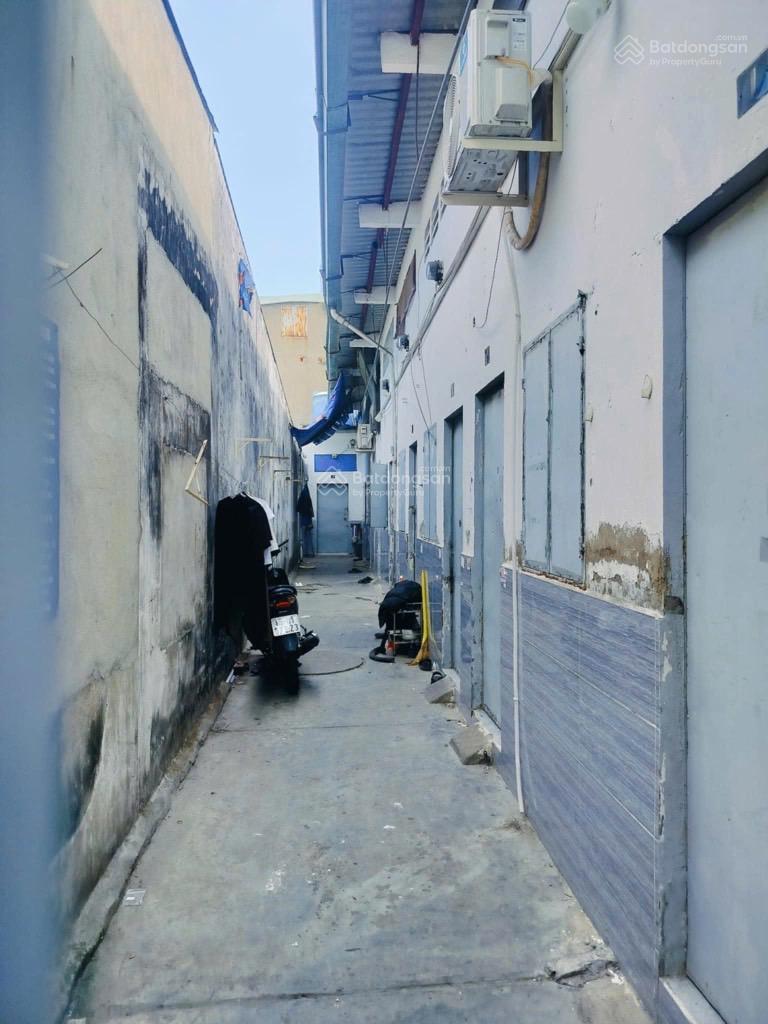 Bán dãy trọ 9 phòng ngay cầu vượt Sóng Thần chỉ 9 tỷ DT 134m2 (6 x 22m) - sổ hồng