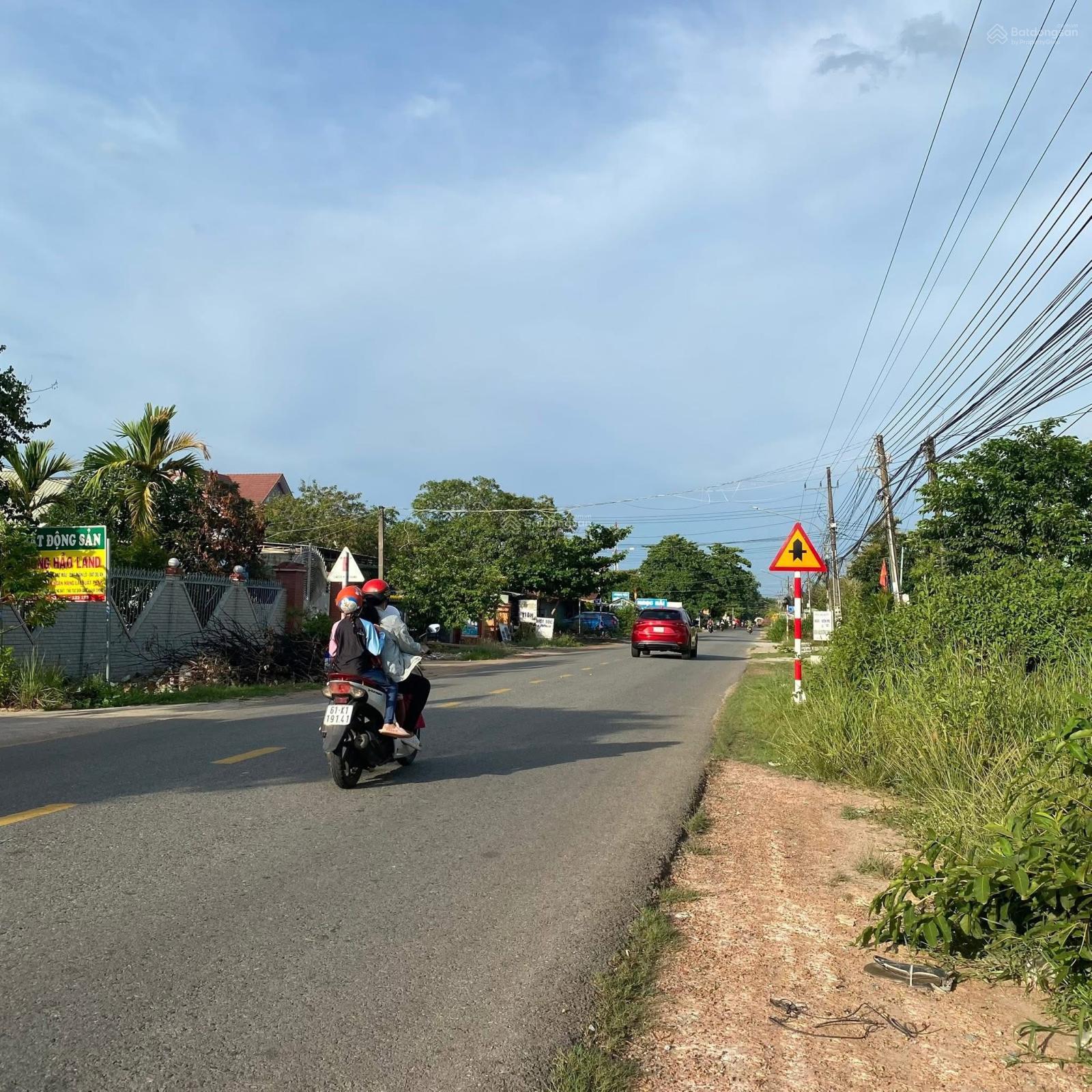 Chính chủ bán đất mặt đường ĐT 750 DT 204m2 SHR TC 120 di chuyển ra các tiện ích chỉ 2p di chuyển