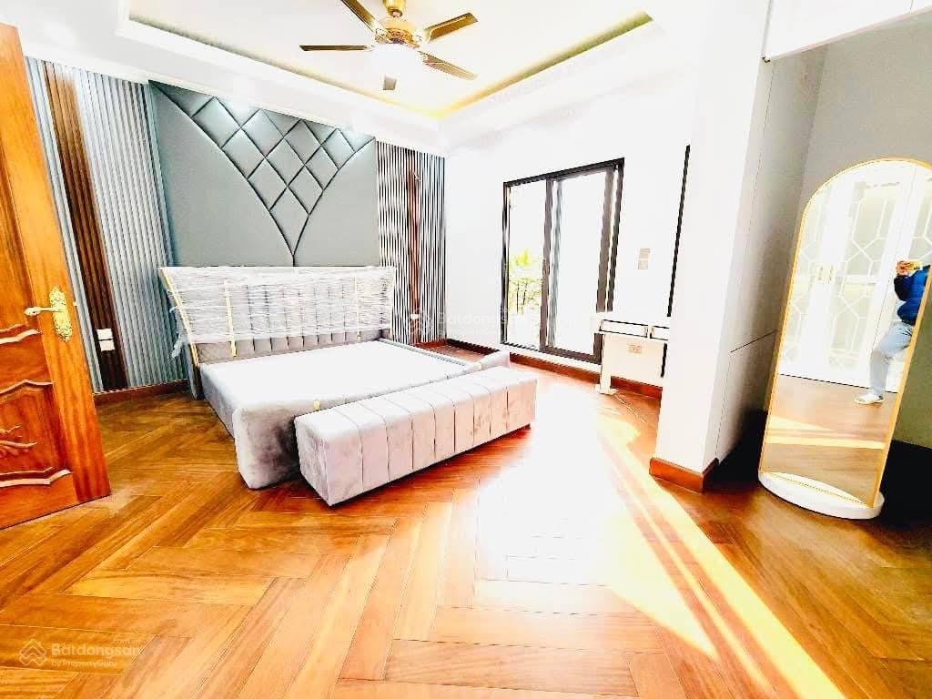 Bán nhà sổ đỏ chính chủ Mặt Phố Trần Nhân Tông , DT 138M2 x 7 Tầng , MT 7m , vị trí đẹp