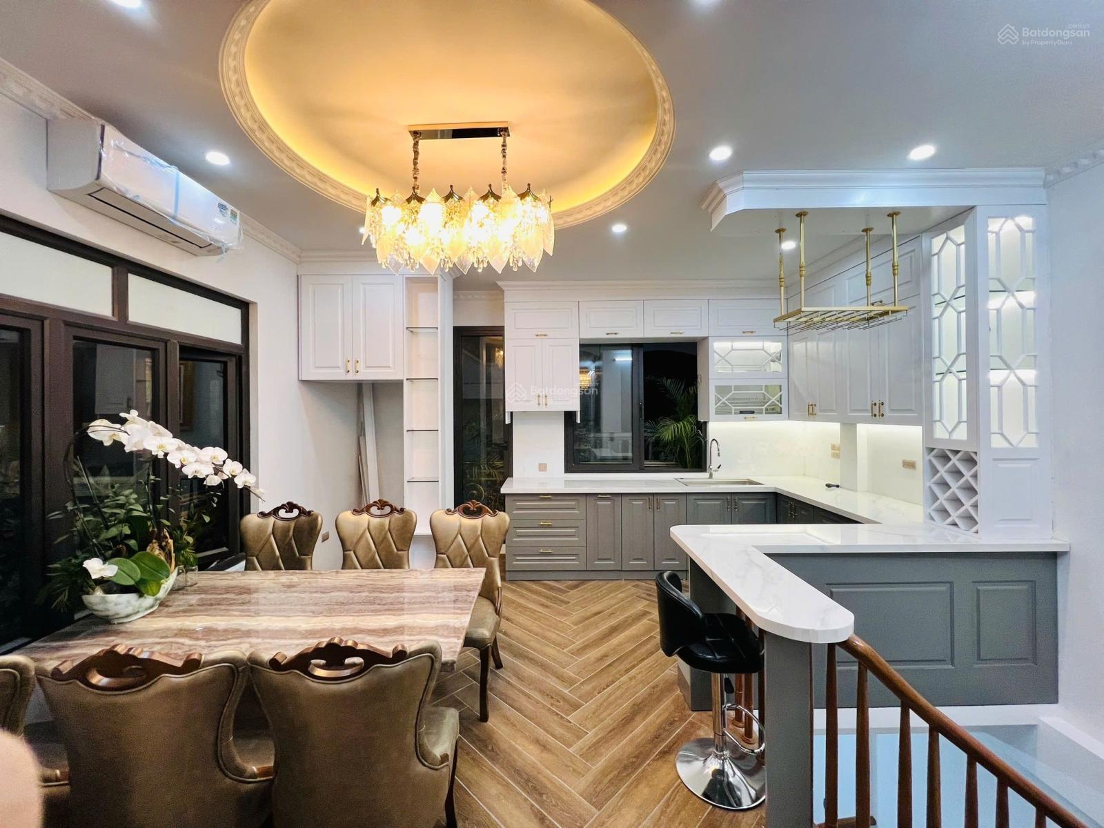 Bán nhà sổ đỏ chính chủ Mặt Phố Trần Nhân Tông , DT 138M2 x 7 Tầng , MT 7m , vị trí đẹp