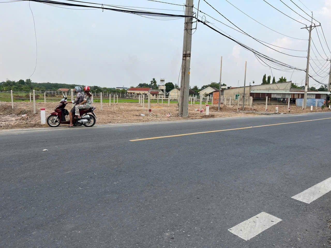 Bán đất mặt tiền đường Tỉnh Lộ 7, Xã An Nhơn Tây, DT=5x30=150m2, giá chỉ có 2,1 tỷ