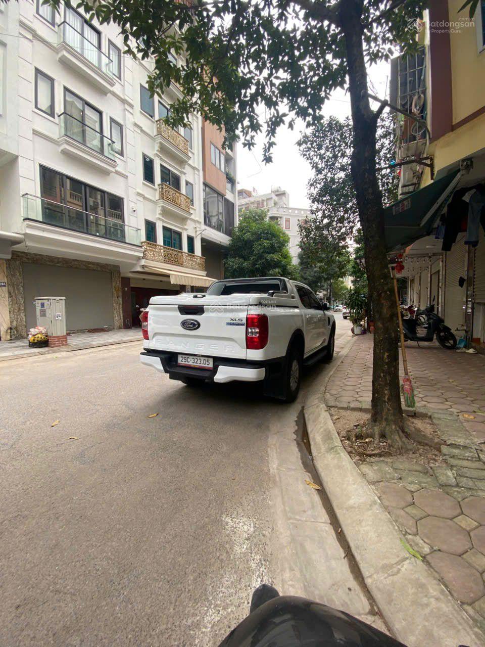 Cho thuê nhà Phú Diễn, BTL	DT 60m, 6 tầng, MT 4m, chia 2P/tầng, thang máy + vs giữa, điều hòa. nl