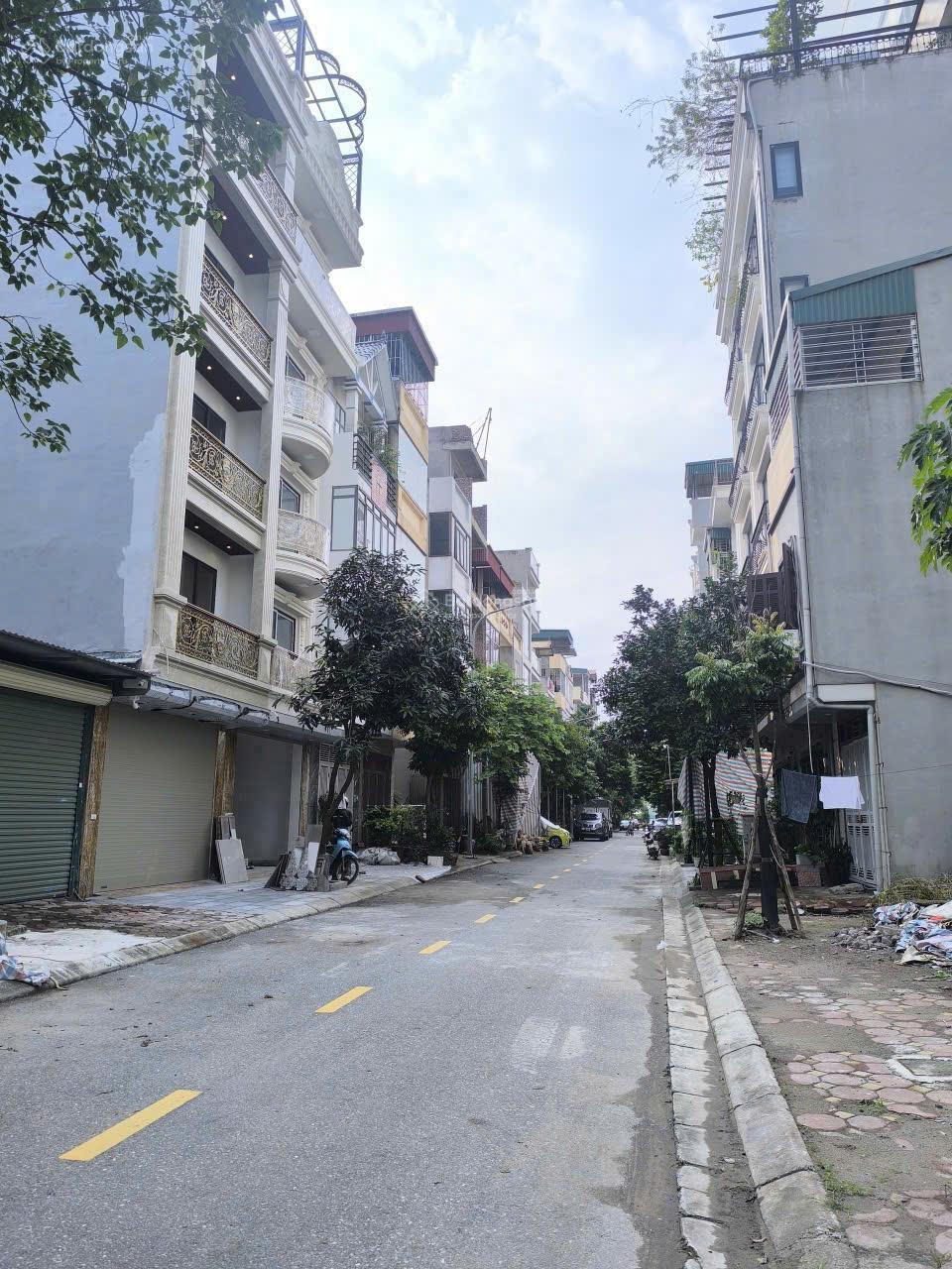 CẦN BÁN NHÀ THẠCH BÀN LONG BIÊN HÀ NỘI.