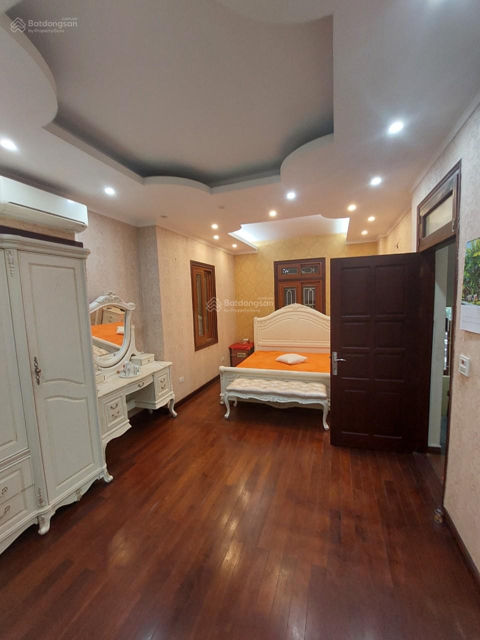 Cho thuê nhà mặt đường sa đôi,90m * 4 tầng,mặt tiền 6m giá 25 triệu,LH 0968 120 ***