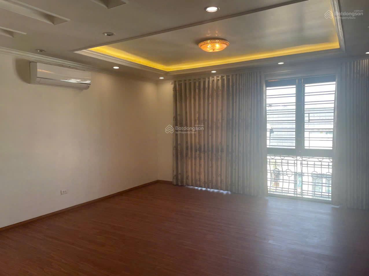 Chính chủ cho thuê văn phòng tại khu đô thị Văn Phú, Kiến Hưng. Giá 8tr. LH 0989 344 ***