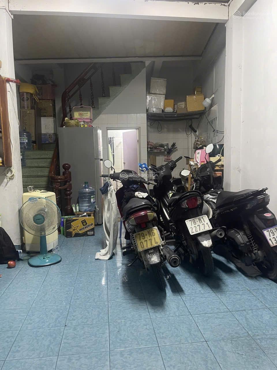 MẶT TIỀN TƯƠNG LAI ! Bán Nhà Trường Sa Phường 3 gần CMT8 - 4 x 7.5m - Tiện xây đẹp mới - 4.8 Tỷ(TL)