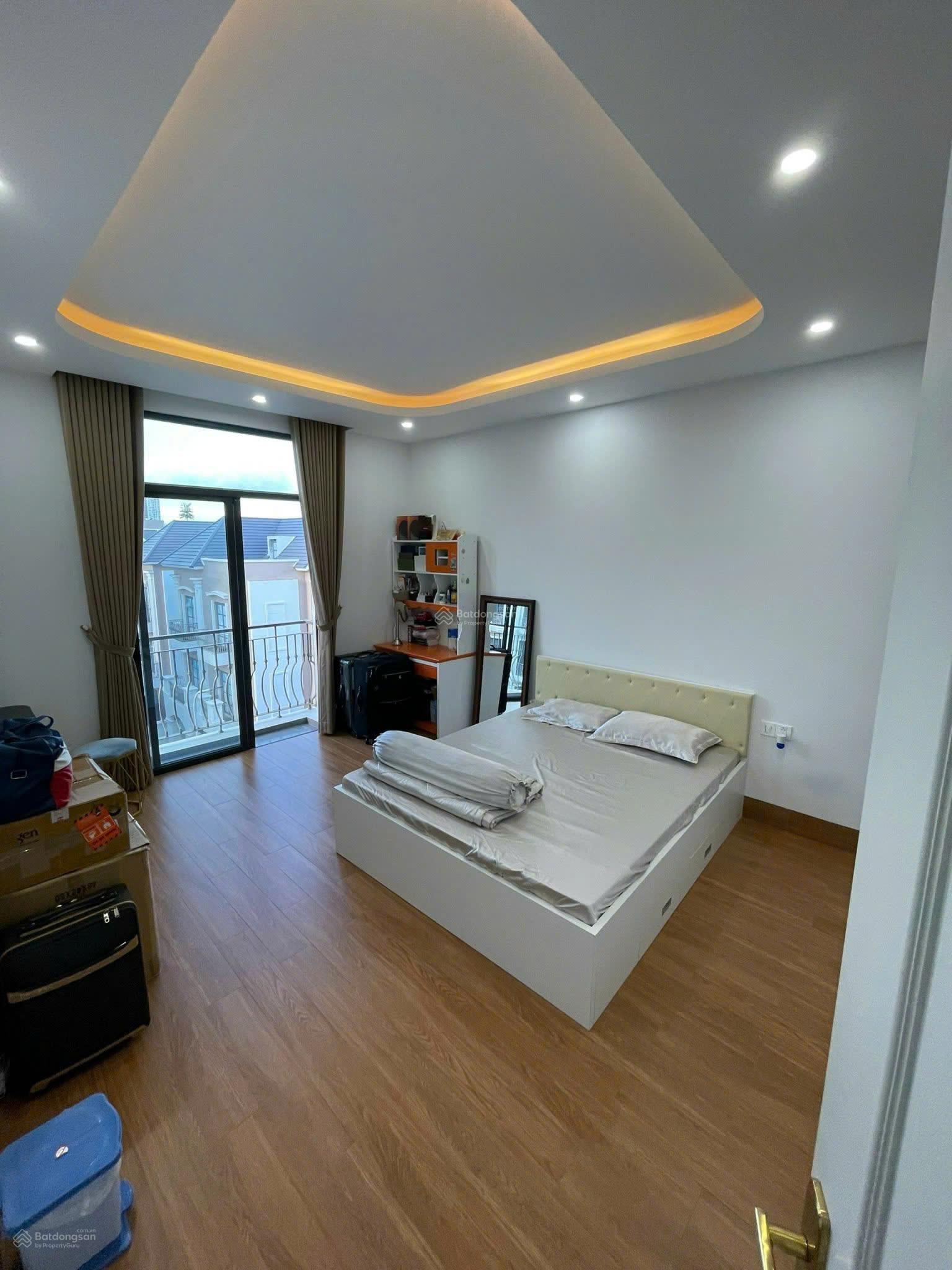 Cho thuê Nhà Phố Nguyên Căn Có Bếp, Máy Lạnh, Ngăn Phòng, Thang Máy. Giá Tốt