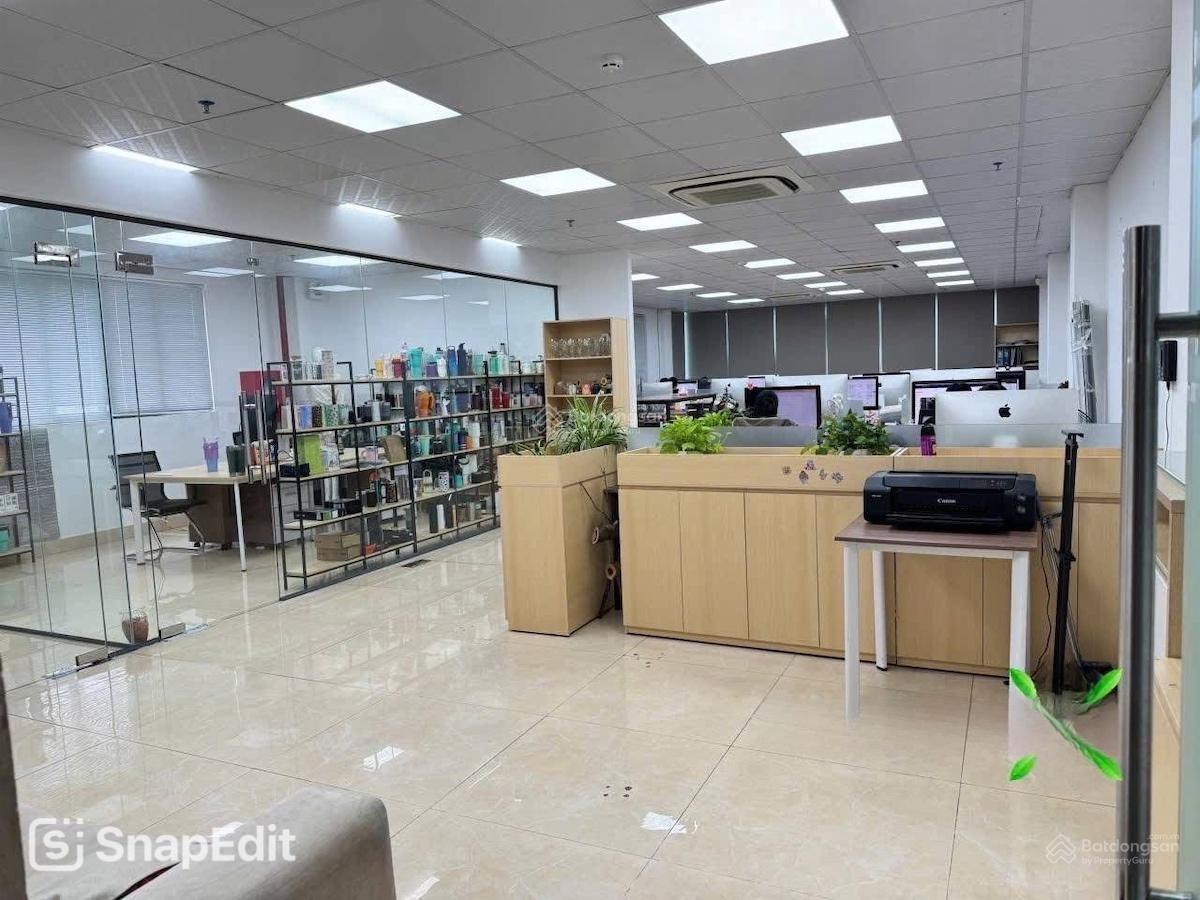 Cho thuê VP ngay Cầu Bông. DT: 170m2. Giá: 50 triệu/tháng có nội thất